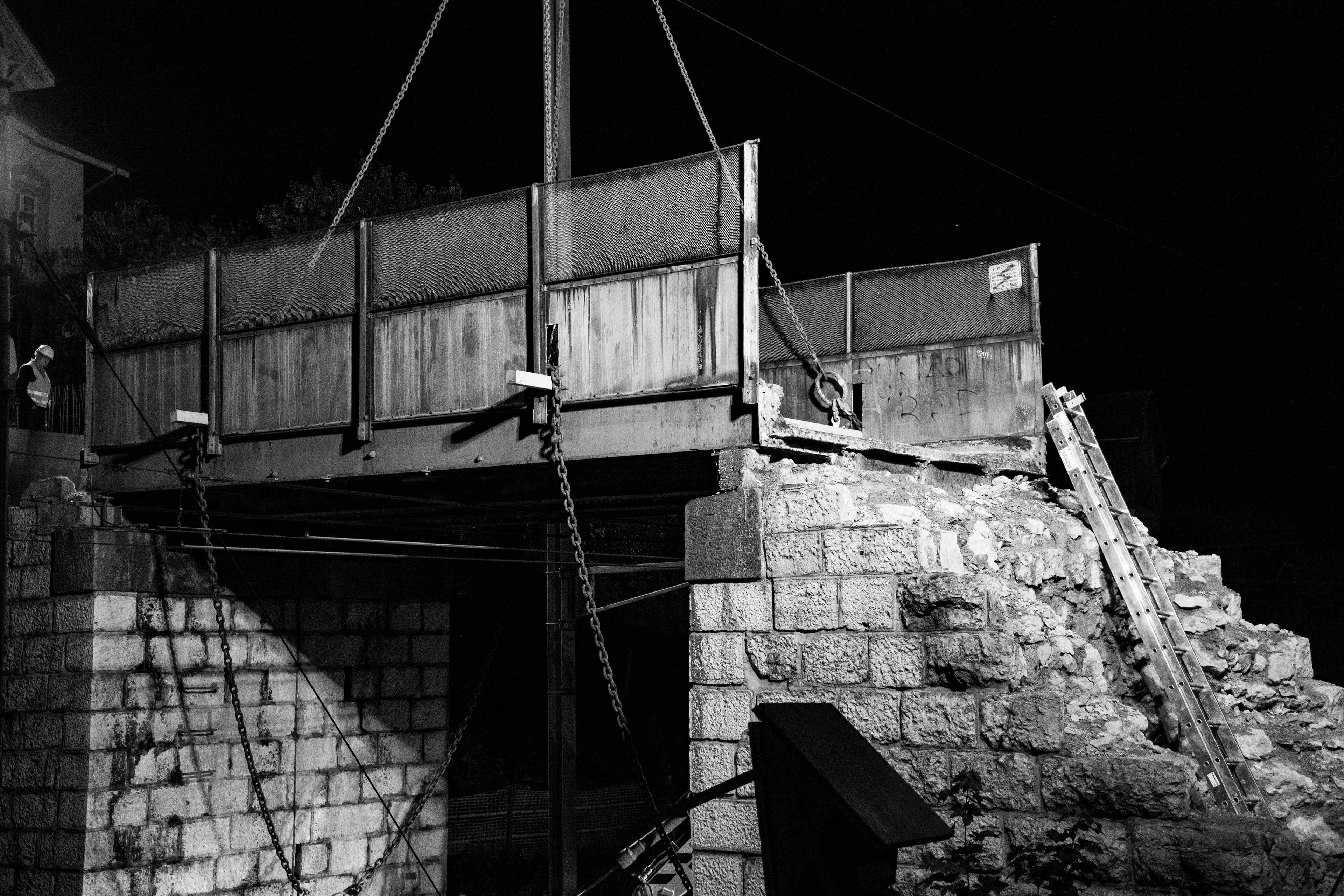 servir et disparaître