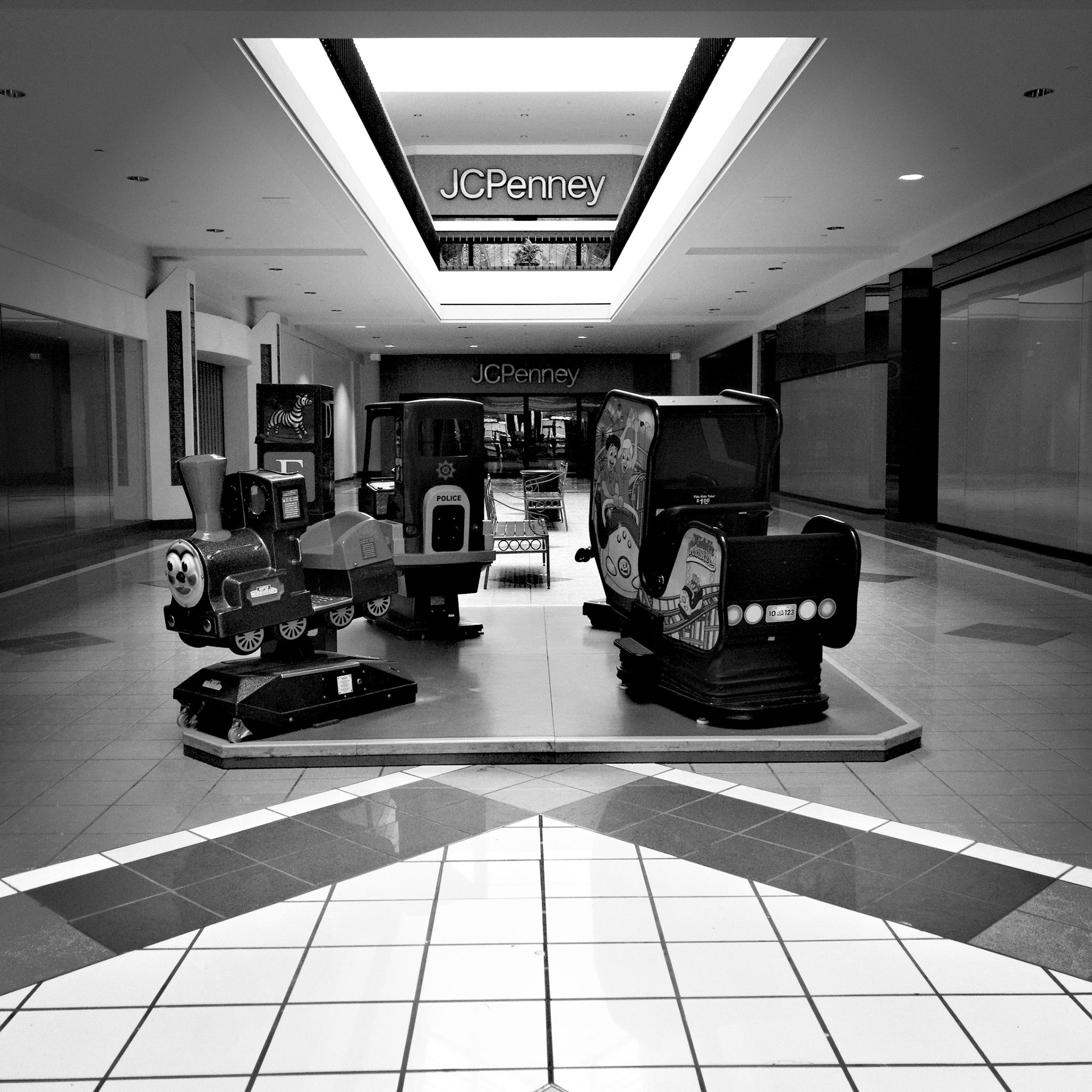 Dying Mall No.11