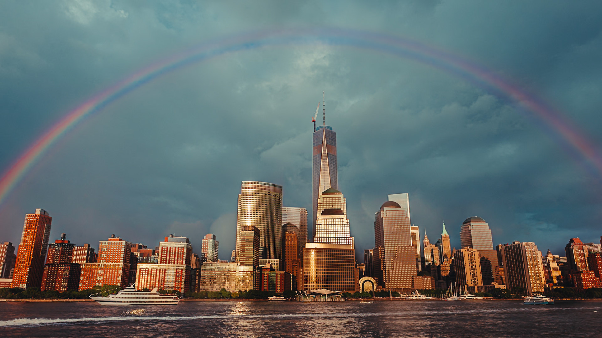 Spectacular rainbow over Lower Manhattan. NYC, USA.
Espectacular arco iris sobre el Bajo Manhattan. NYC, Estados Unidos.