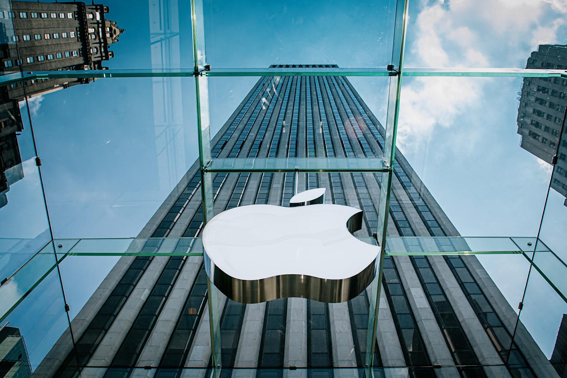 The Apple Store Fifth Avenue faces Fifth Avenue between 58th and 59th Streets, in front of the GM