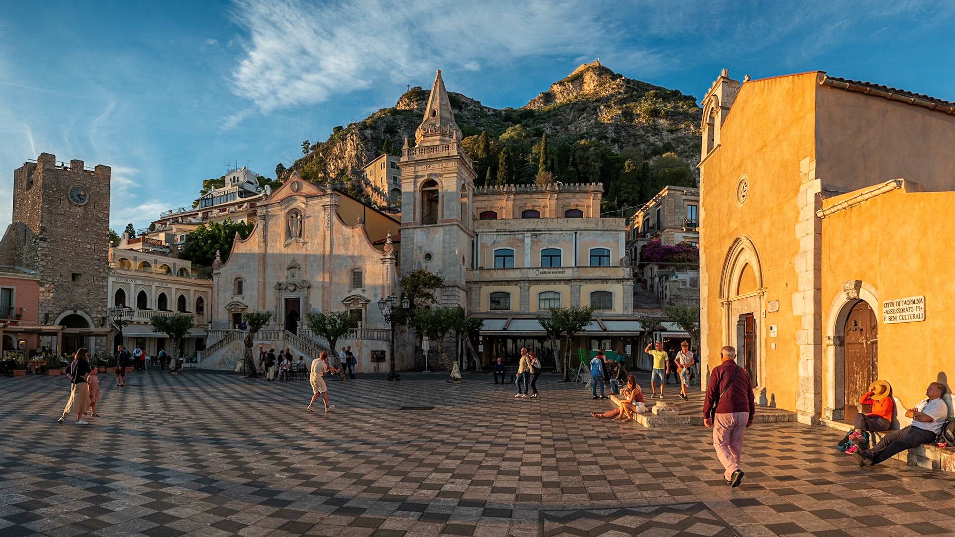 Piazza IX Aprile, Taormina