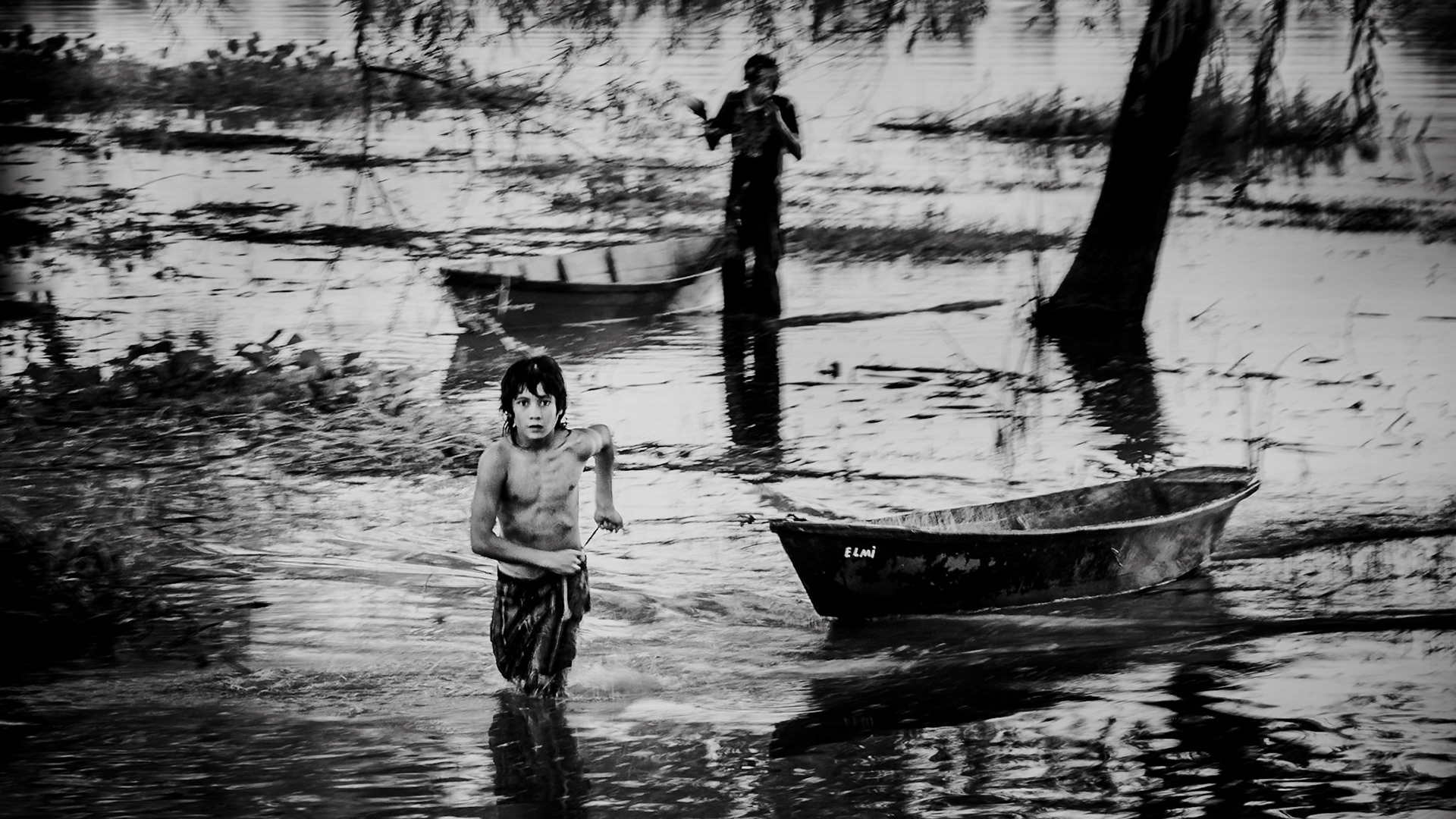 Hermanos volviendo de pescar en el Paraná. Victoria, Entre Rios, Argentina.