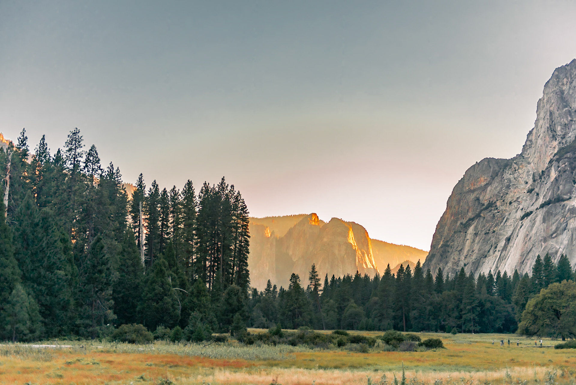 Last rays of light over the Sentinel Dome at Yosemite National Park. California, US.