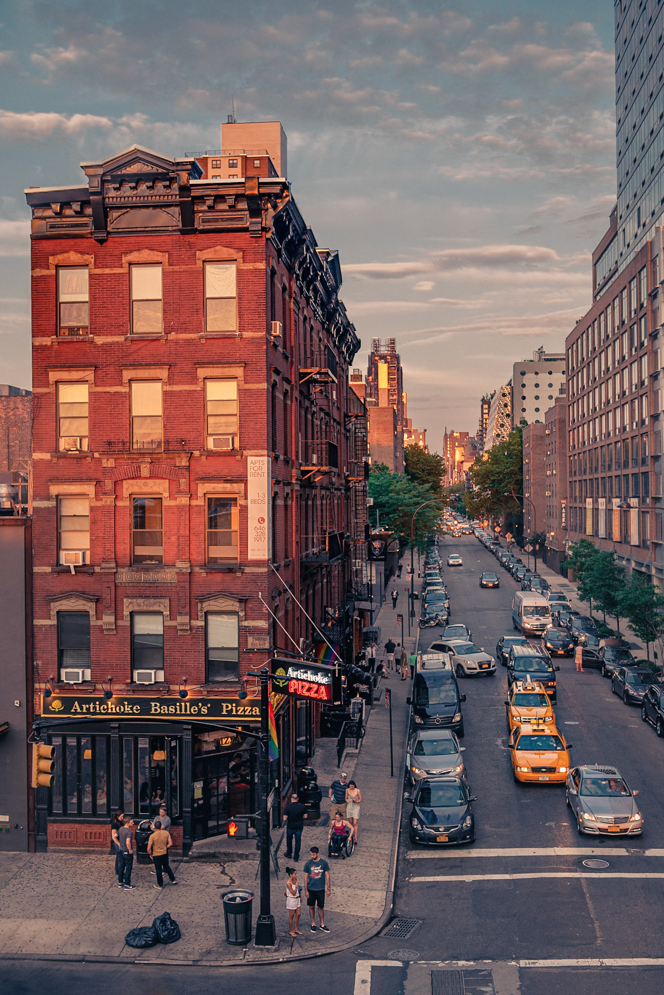 (EN) View of the corner of 10th Ave with West 17st from the High Line. New York City, Manhattan, USA.
(ES) Vista de la esquina de la 10th Ave con la 17st oeste desde el High Line. New York City, Manhattan, Estados Unidos.