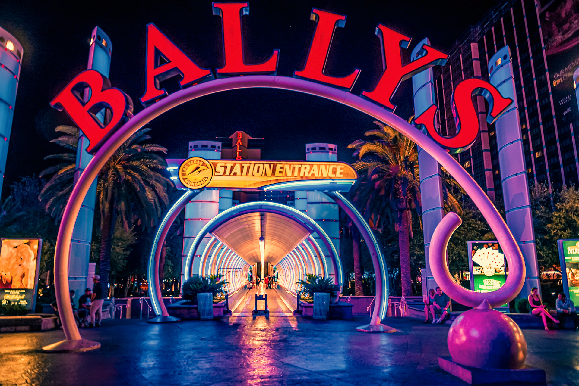 (EN) Bally's Las Vegas Hotel & Casino is one of the many eccentric hotels that you can find on Las Vegas Boulevard, also known as Las Vegas Strip.(ES) El Hotel & Casino Bally es uno de los tantos excentricos casinos que se pueden encontrar sobre el Boulevard Las Vegas, también conocido como Las Vegas Strip.