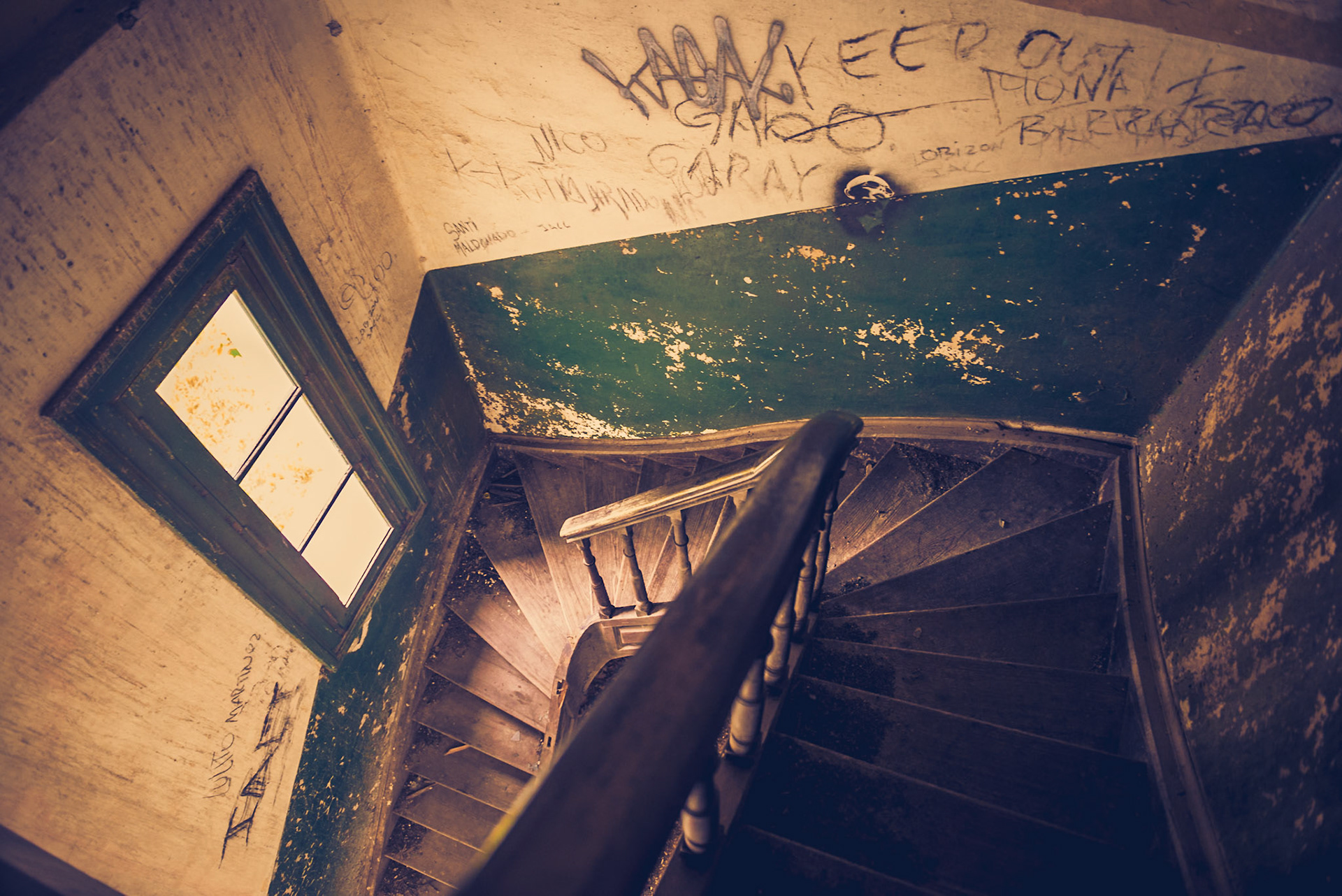 (ES) Escaleras interminables en abandonado Hospital Colonia Santa Maria. Santa Maria De Punilla, Córdoba, Argentina.(EN) Endless wood stairs at the abandoned Hospital Colonia Santa Maria. Santa Maria De Punilla, Córdoba, Argentina.