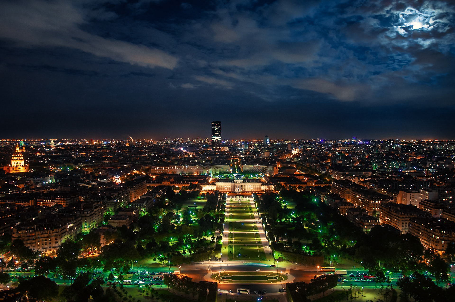 (EN) Panoramic view from the top of the Eiffel Tower. Paris, Francia.
(ES) Vista panorámica sobre la cima de la Torre Eiffel.Paris, Francia.