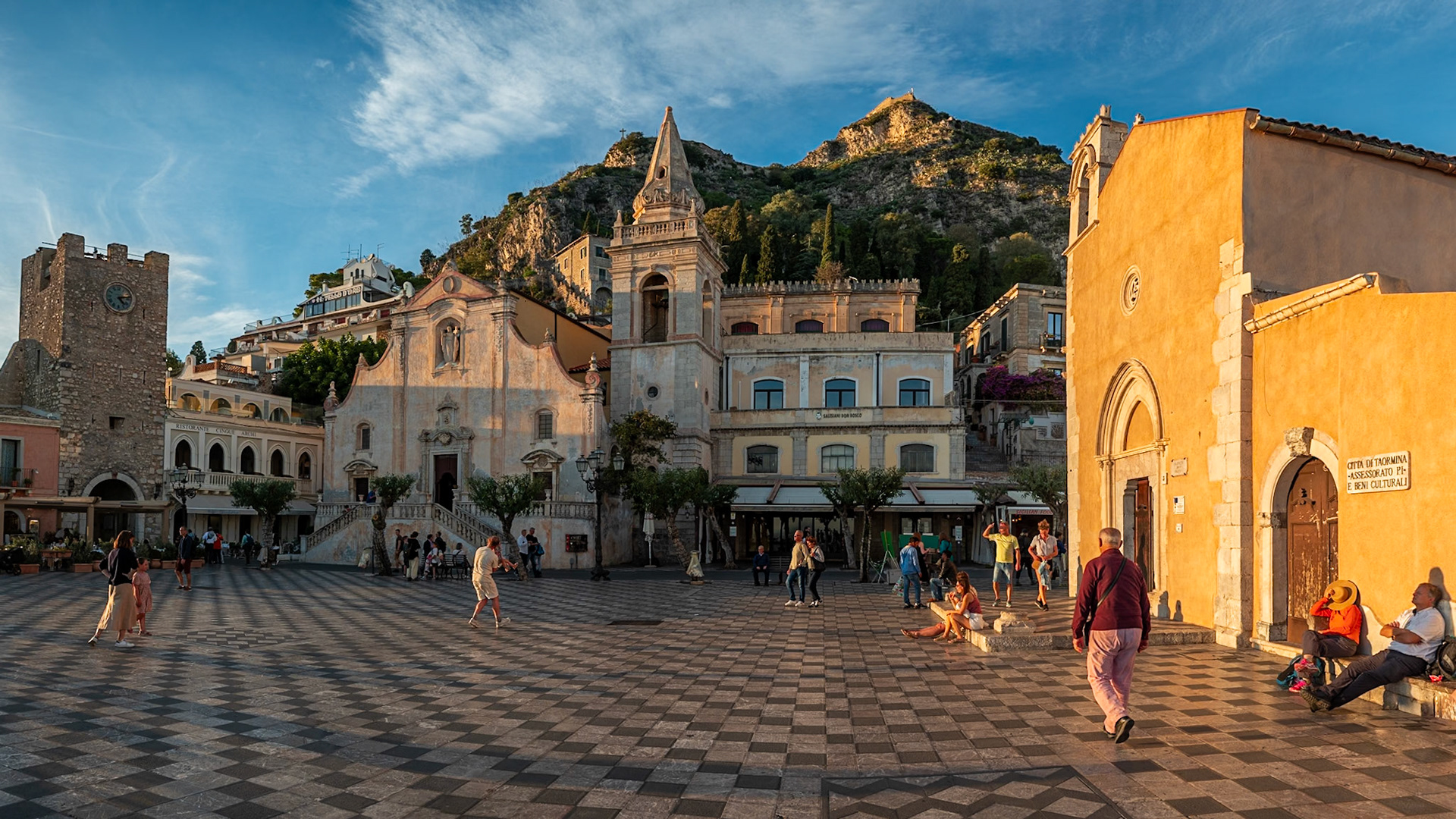 Piazza IX Aprile, Taormina