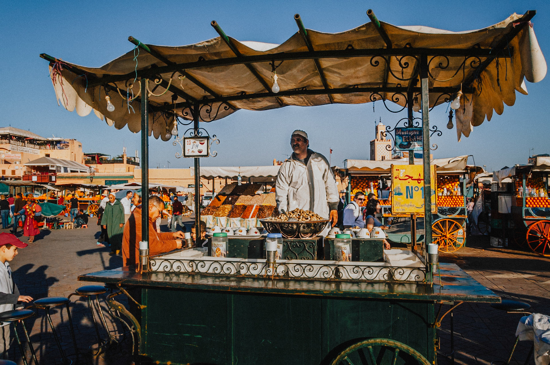 Caracoles calientes en la plaza Jamaa el Fna. Marrakech, Marruecos.