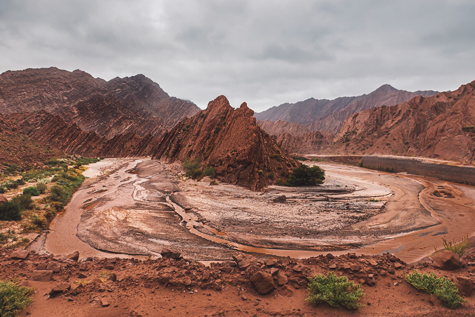 (ES) Esta curva pronunciada del río Bermejo es conocida como "La Herradura", situada en la Quebrada de La Troya, rumbo a Laguna Brava. La Rioja, Argentina.(EN) This pronounced curve of Bermejo's River is known as "La Herradura" (The Horseshoe), located in La Troya's gully, on the way to Laguna Brava. La Rioja, Argentina.