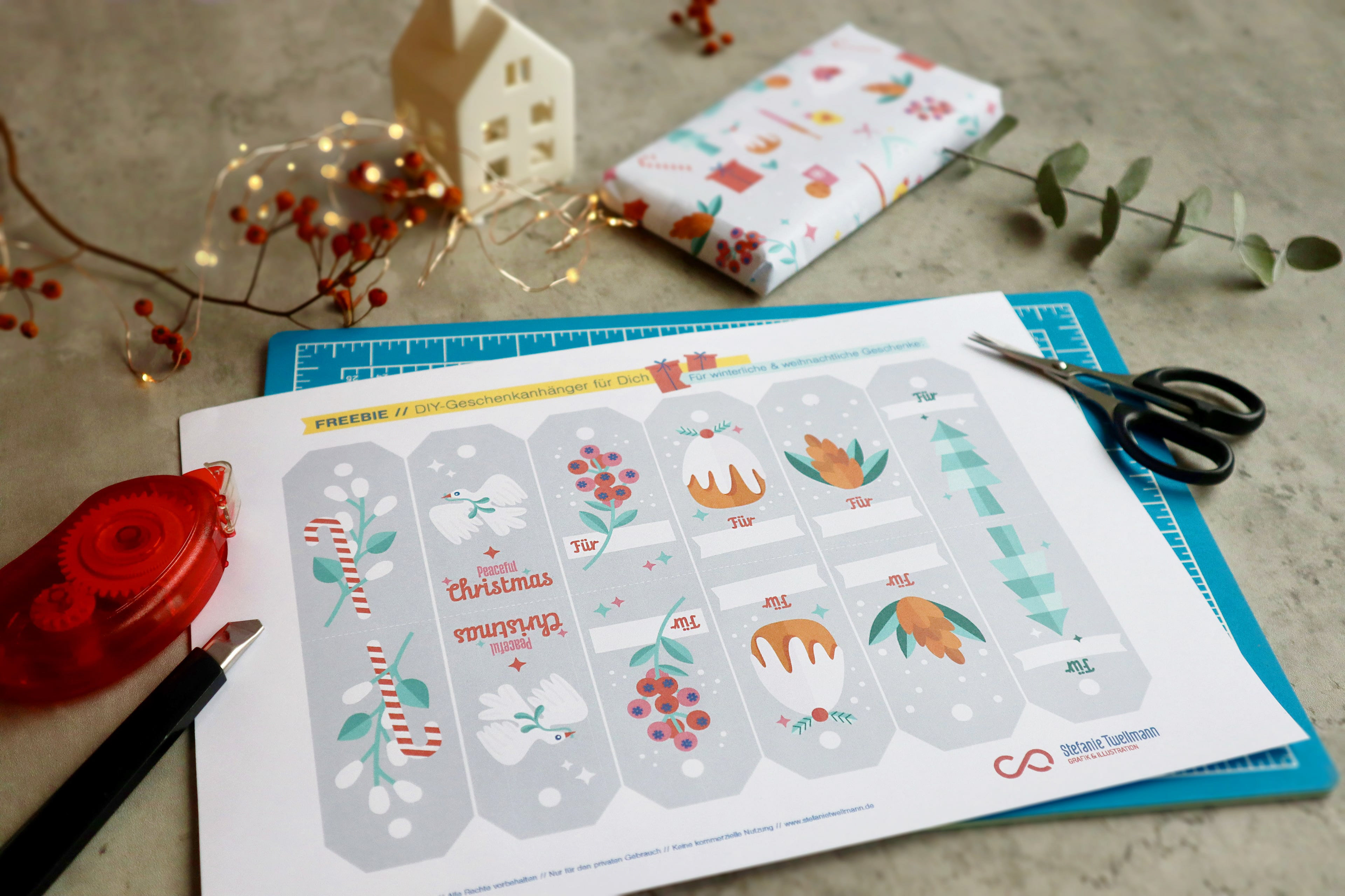 Xmas-Freebee von Stefanie Twellmann, grafisch illustrierte Geschenkanhänger