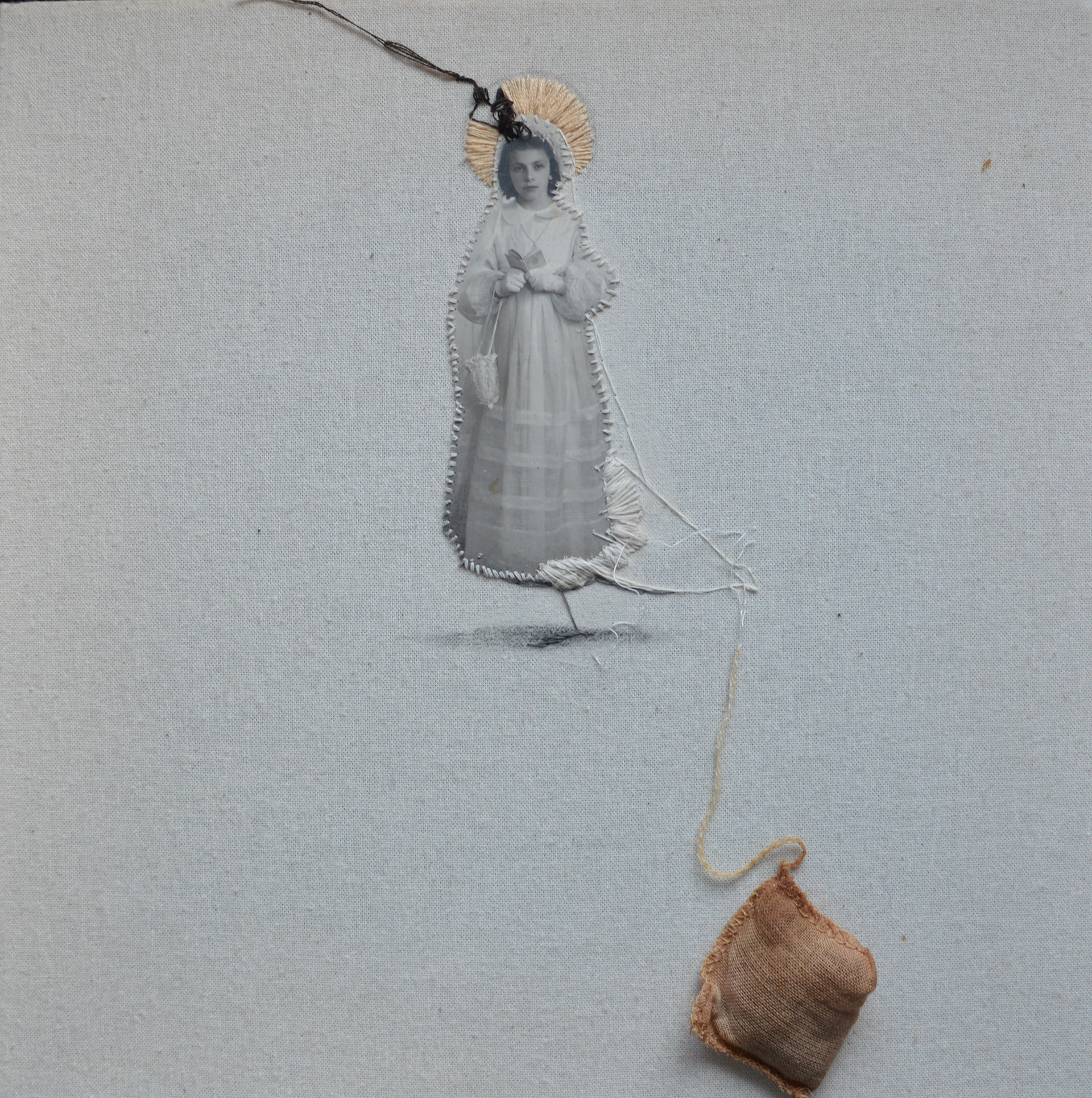 Angela Viola | Holy ECG_2019_ricamo e collage su tela di cotone_30 x 30 cm