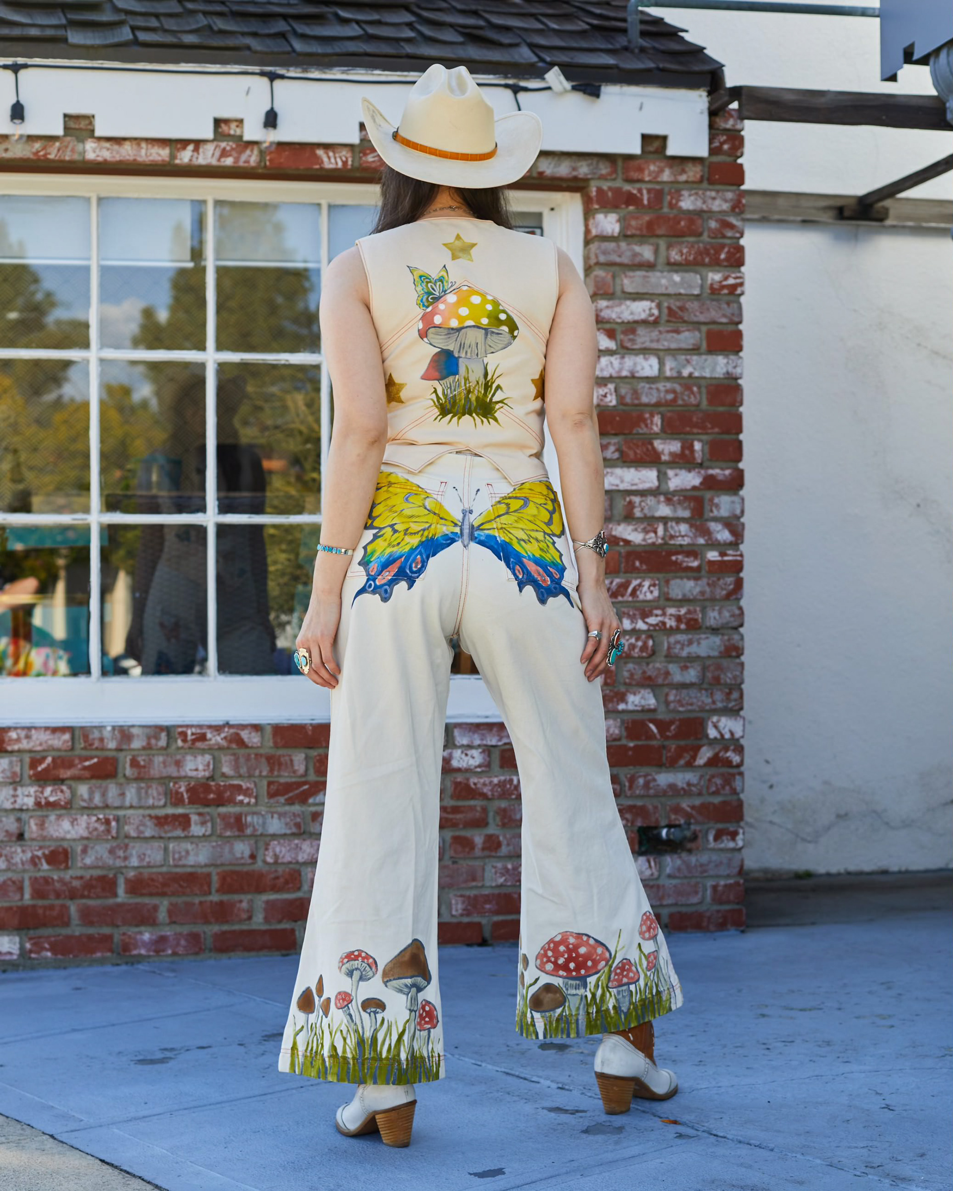 Pearl Charles in a stage look designed by Philip Seastrom, 2023. Photo by @philipseastrom