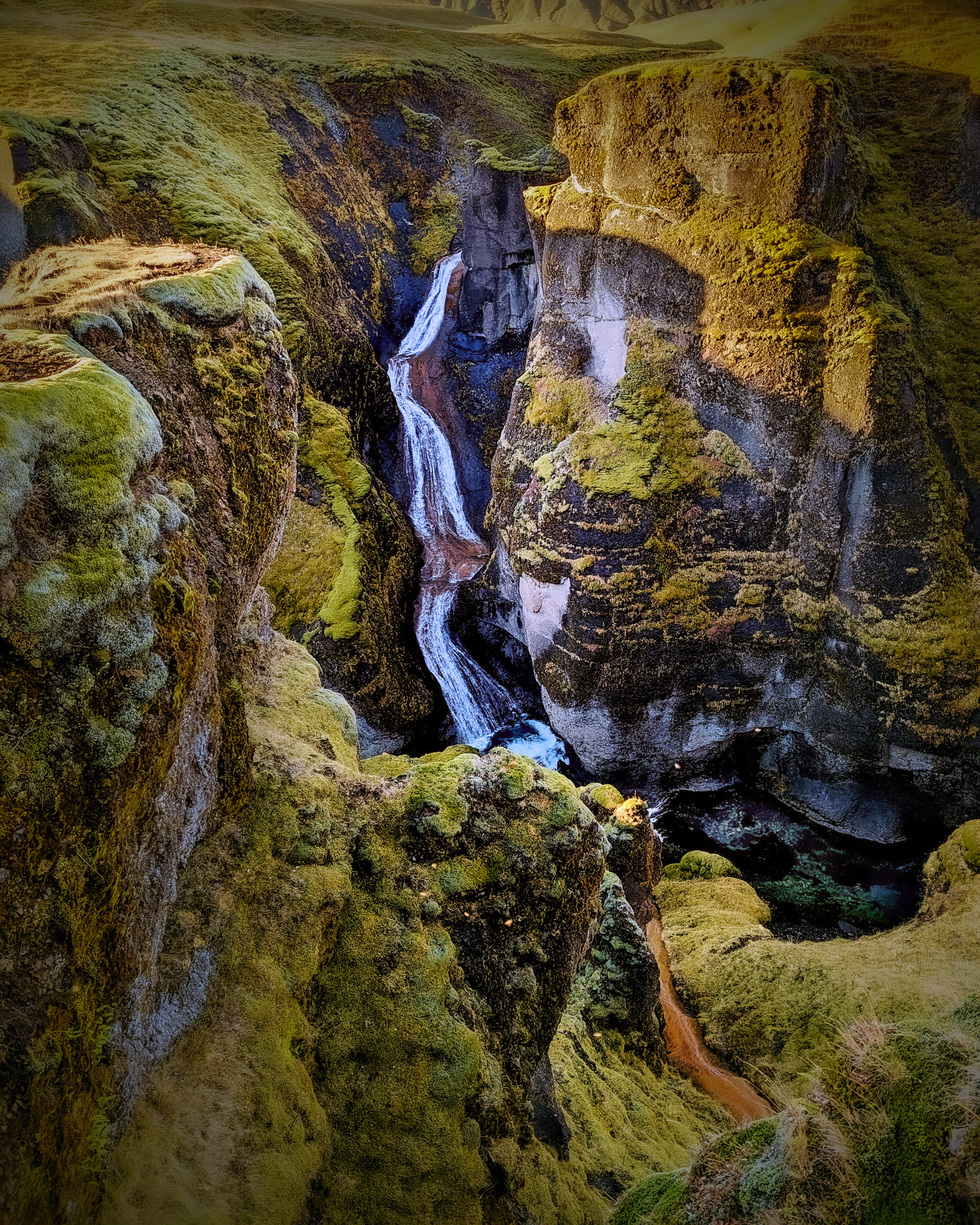 Fjadrargljufur Canyon
