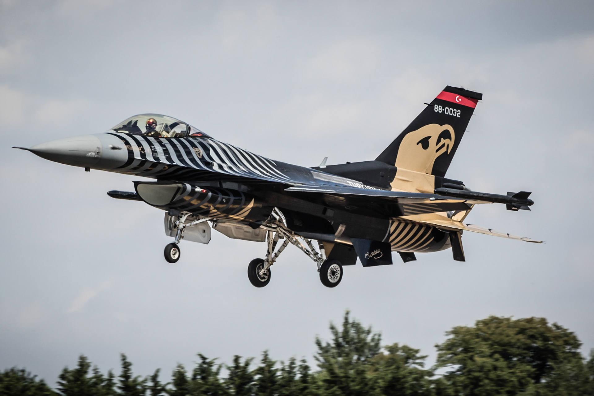 Turkish Air Force F16 "Solo Turk"