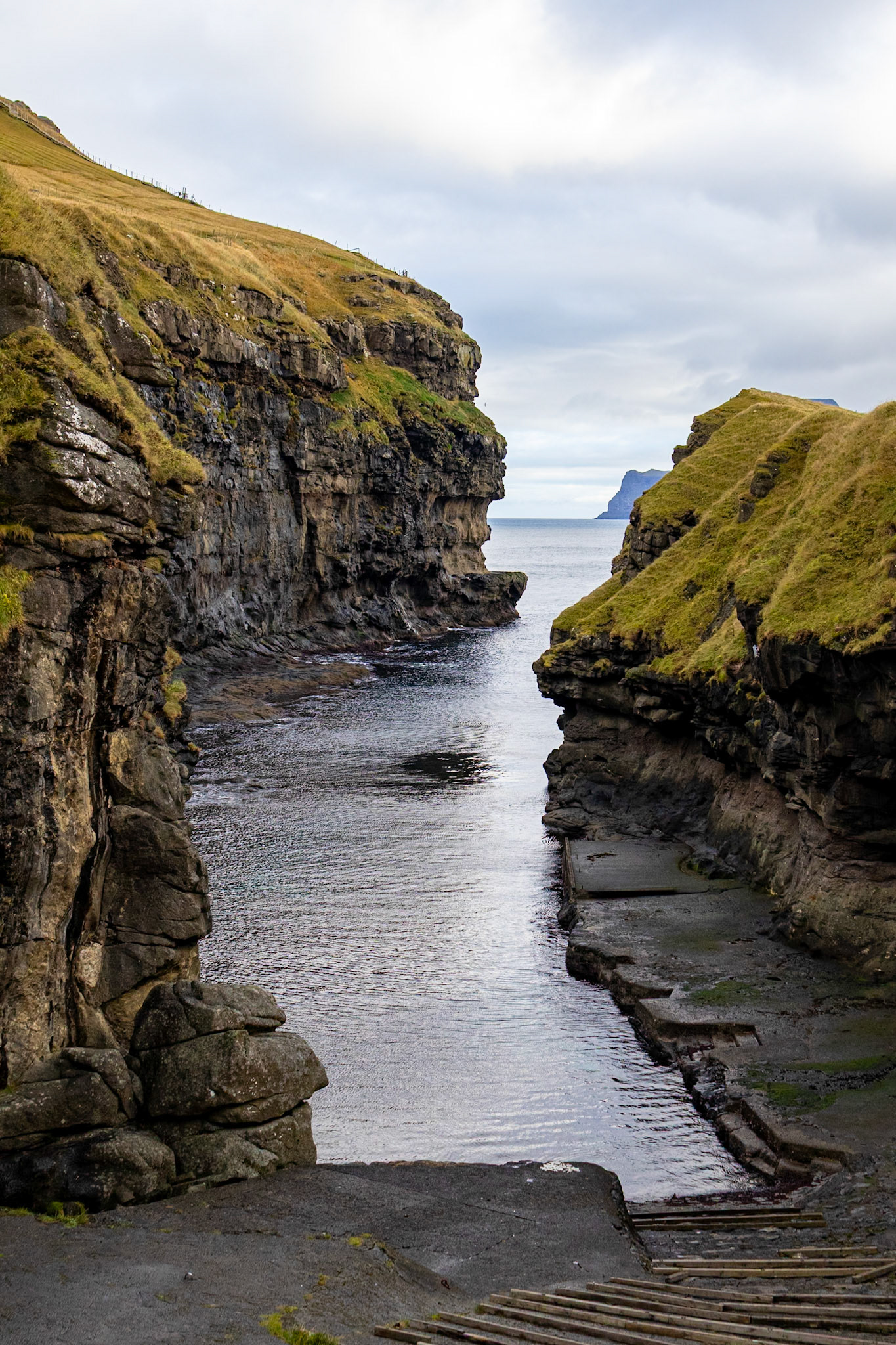 The natural harbor of Gjógv