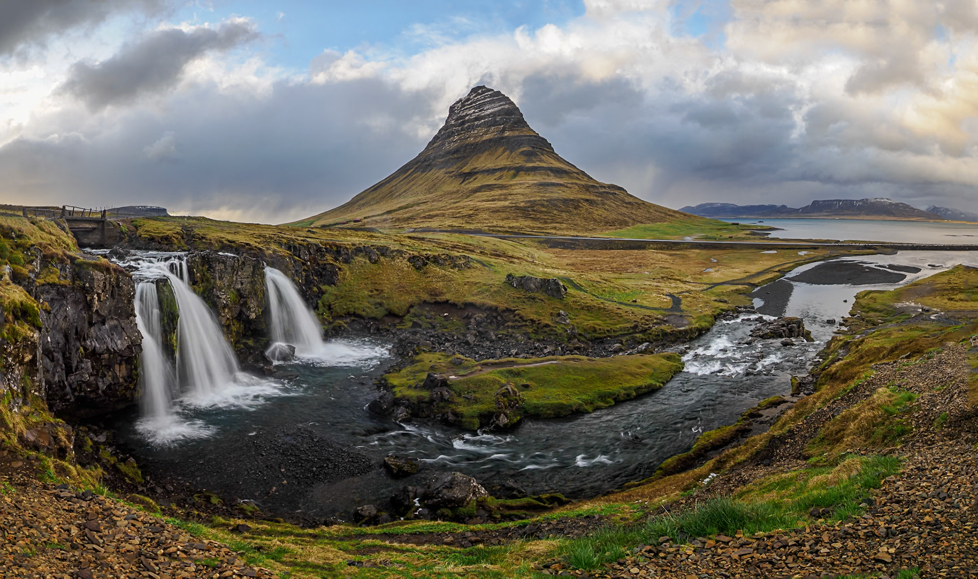 Kirkjufell and Kirjufellsfossar