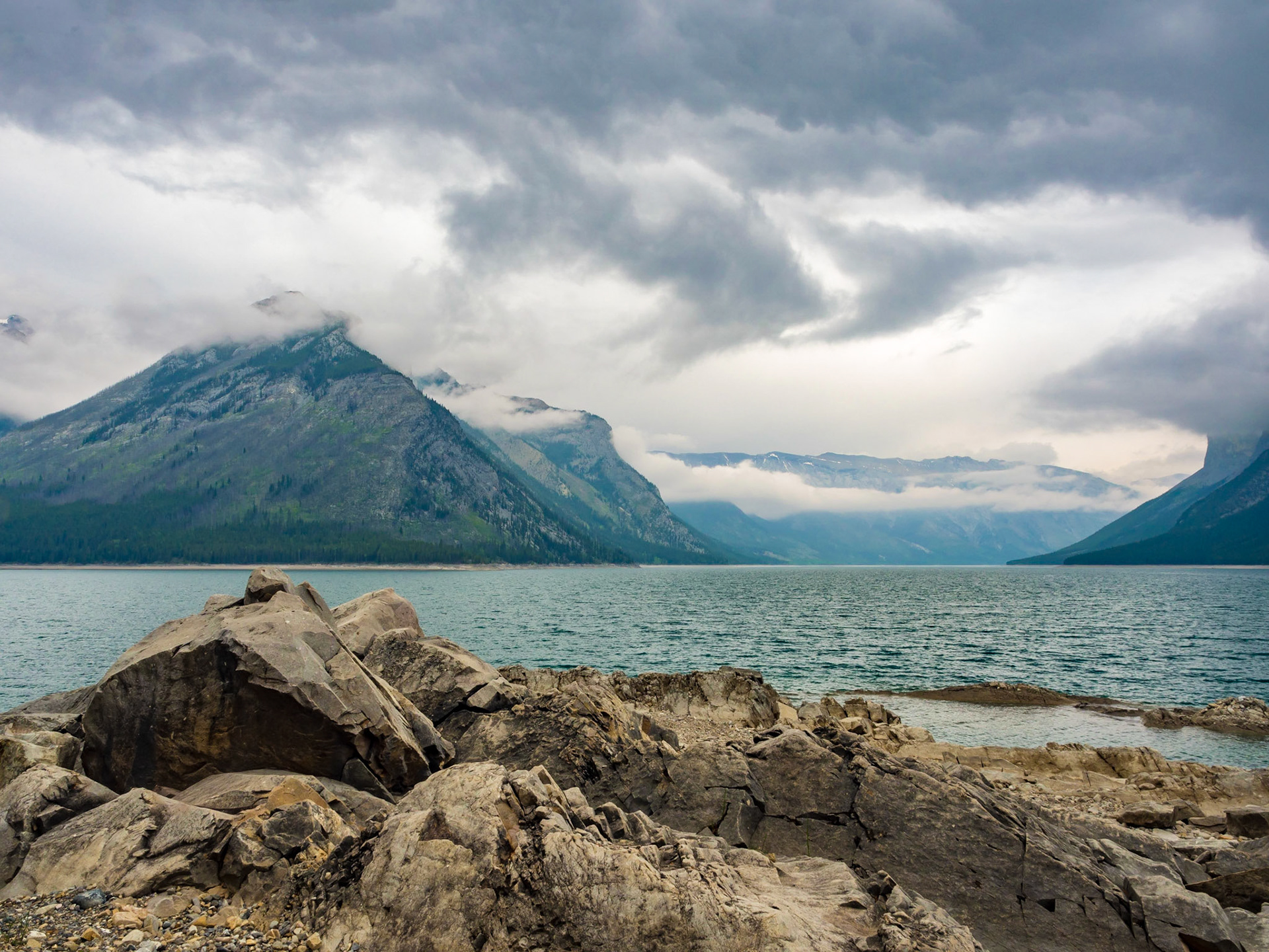 Lake Minnewanka Scenic Drive