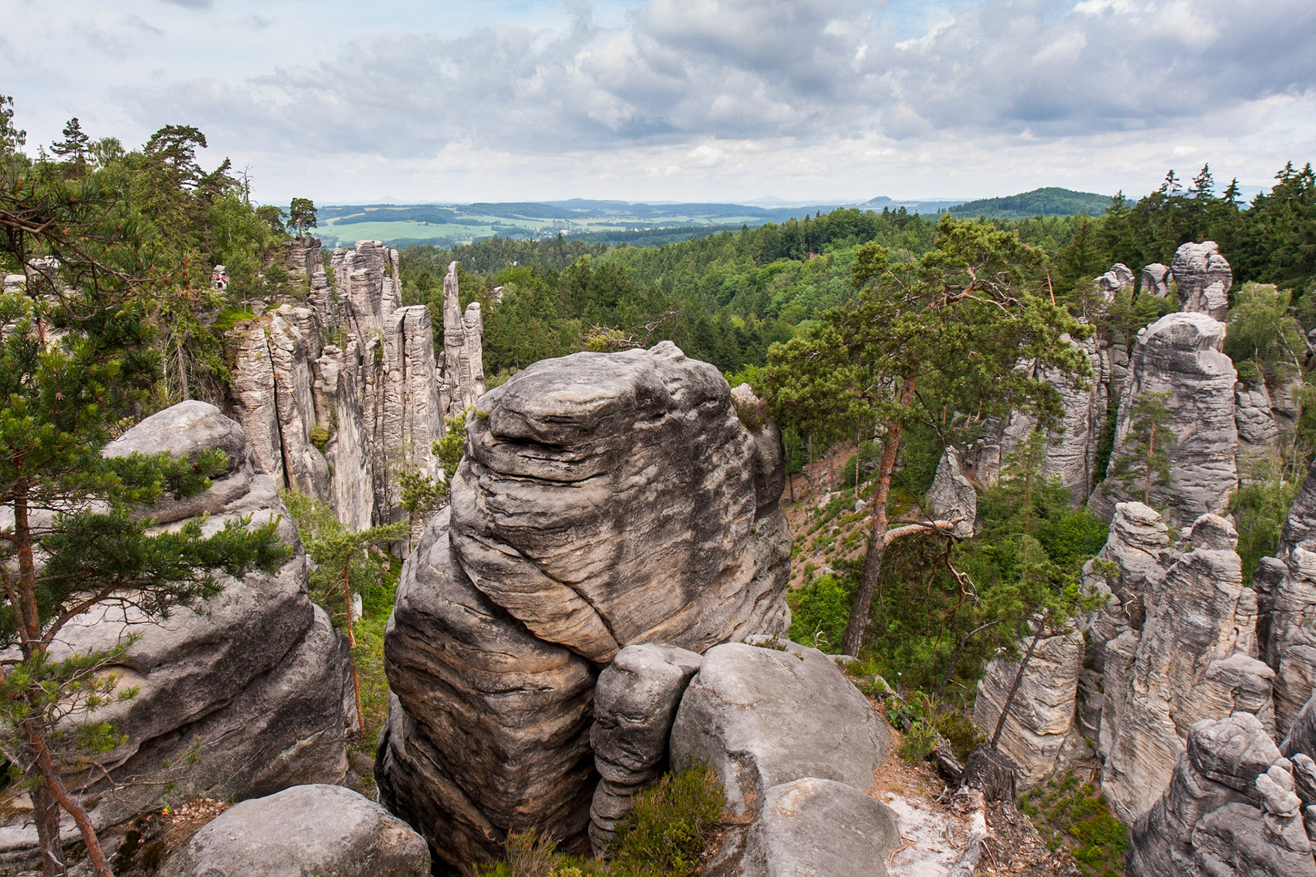 The Prachovske Skaly rock town is characterized by slim towers with striking vertical cracks and corners.