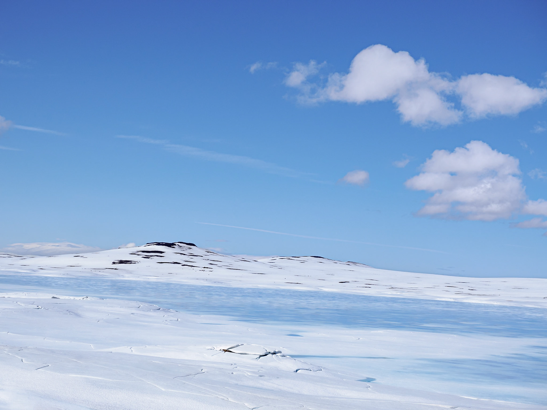 Still frozen Heiðarvatn