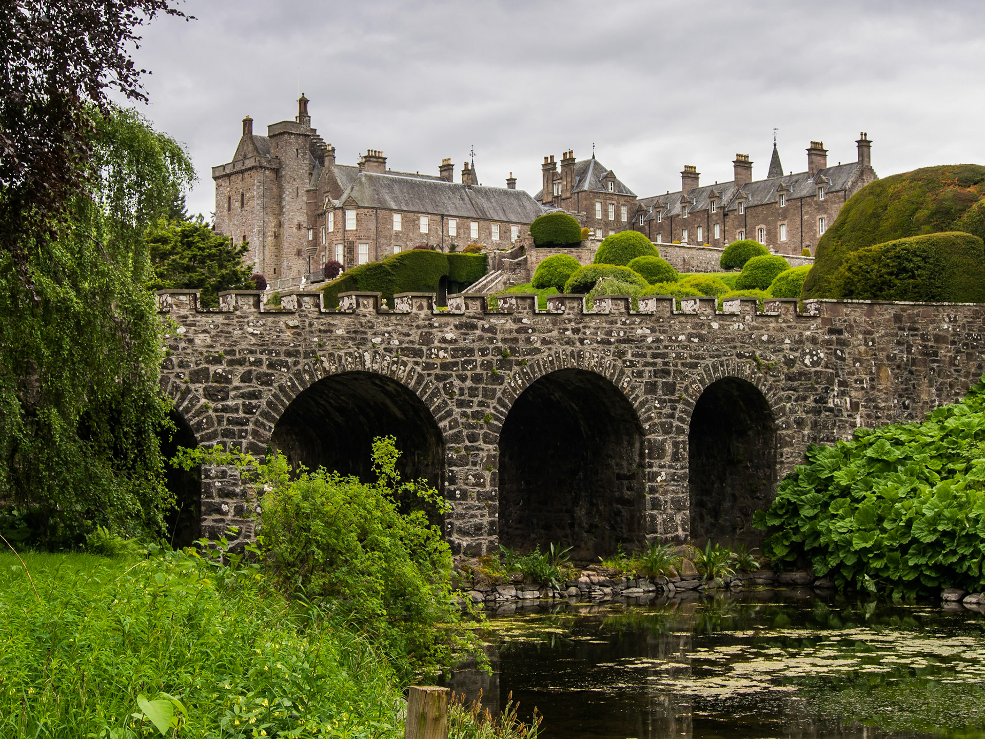 Drummond Castle Gardens