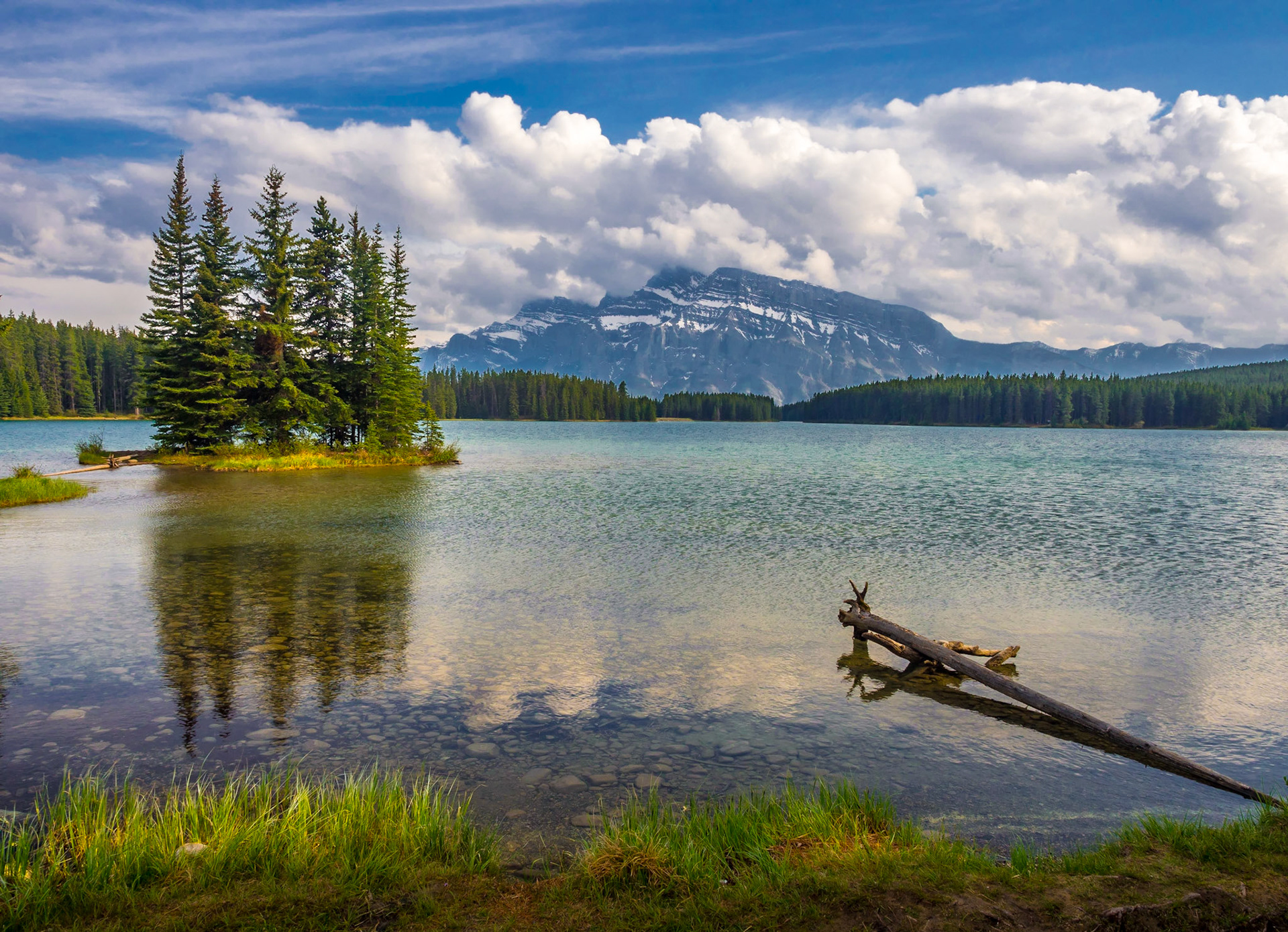 Lake Minnewanka Scenic Drive