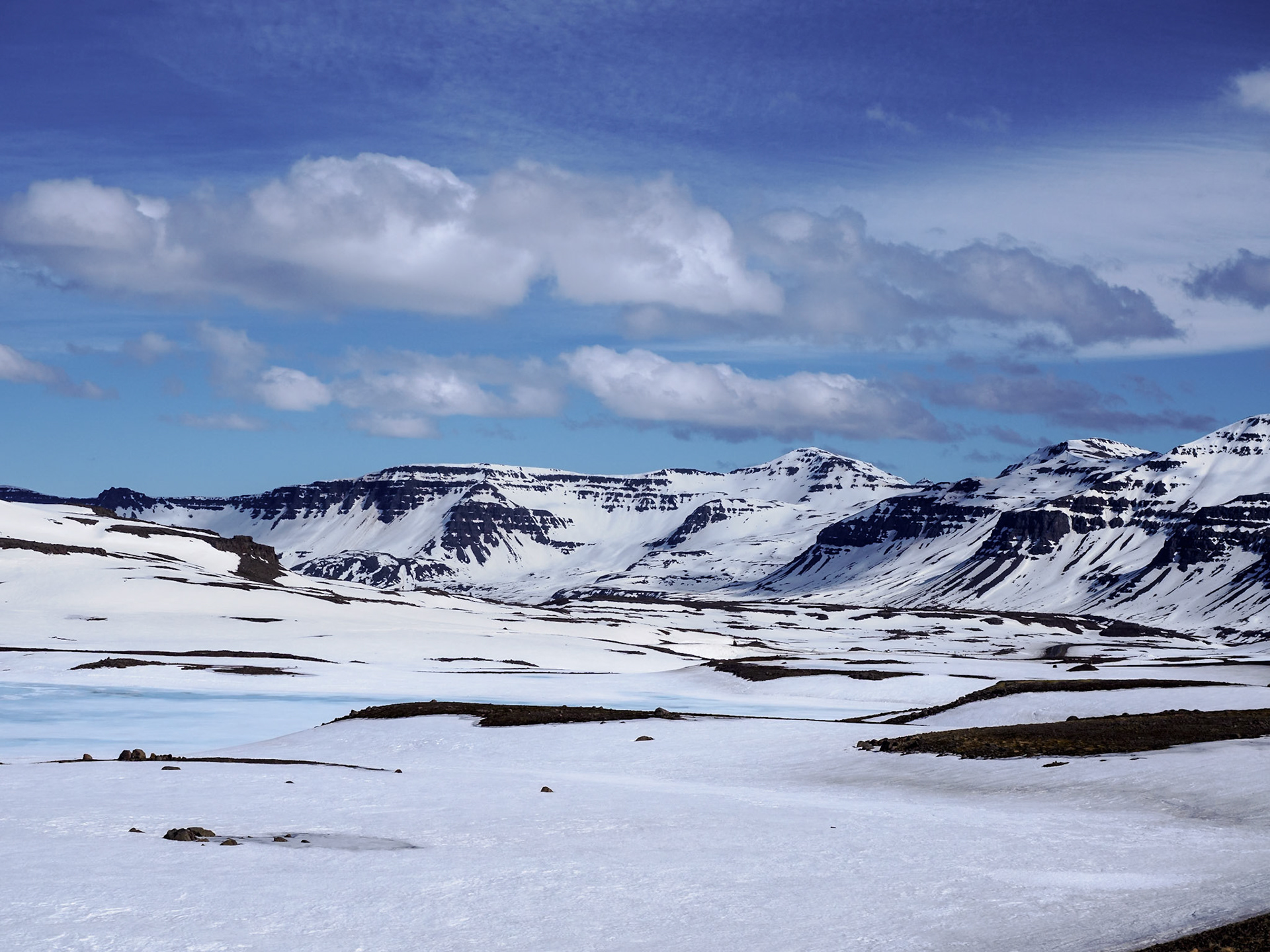 Still frozen Heiðarvatn