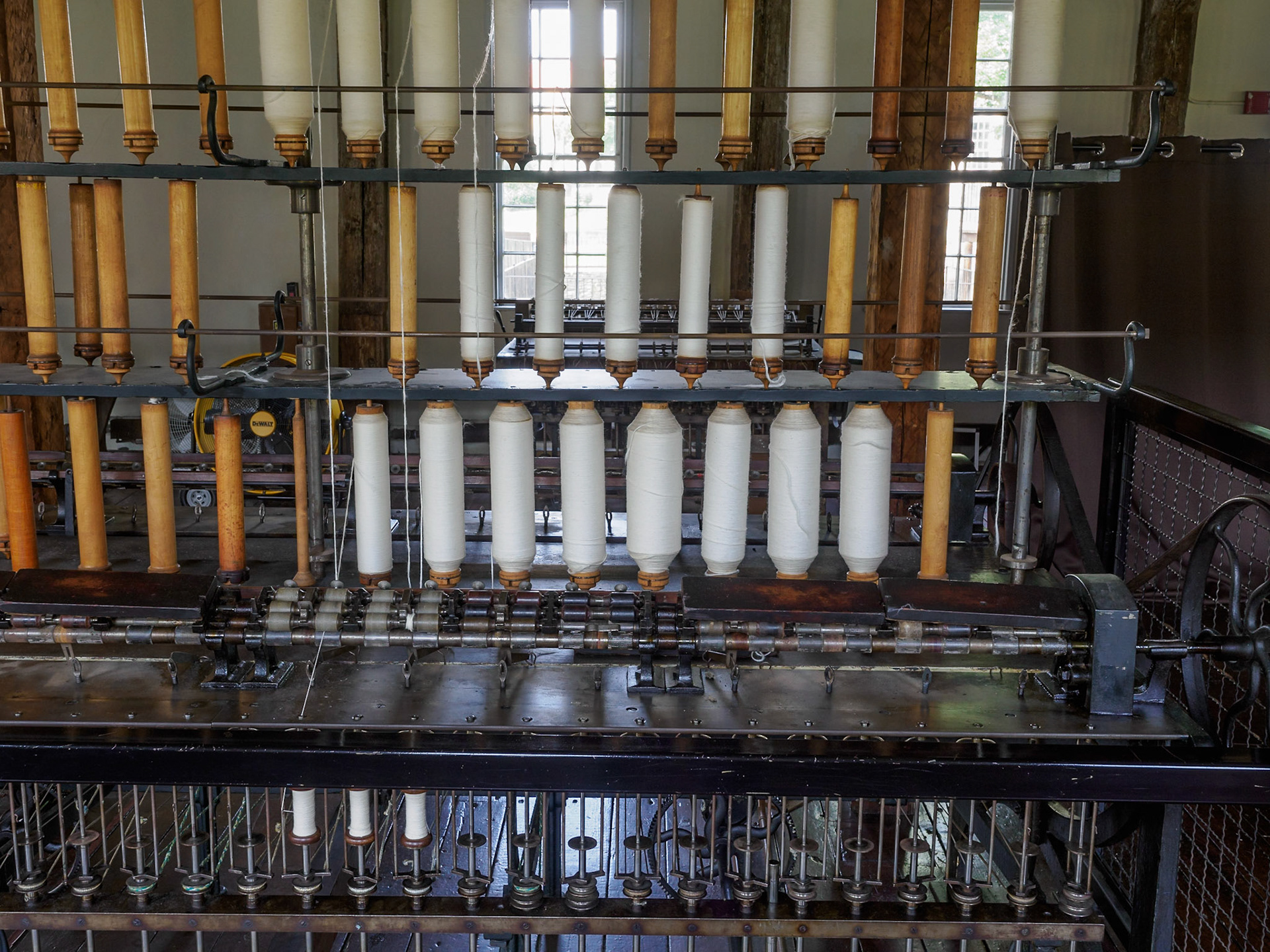 Yarn spinning equipment