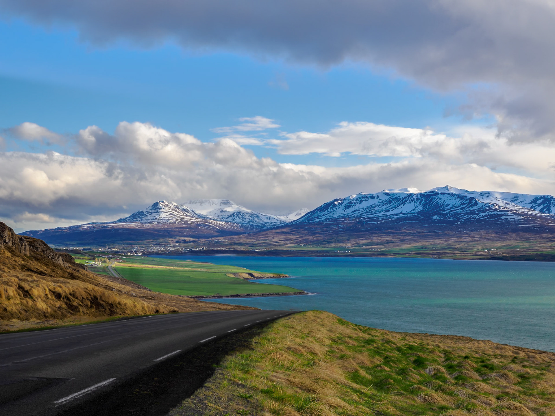 Driving into Akureyri