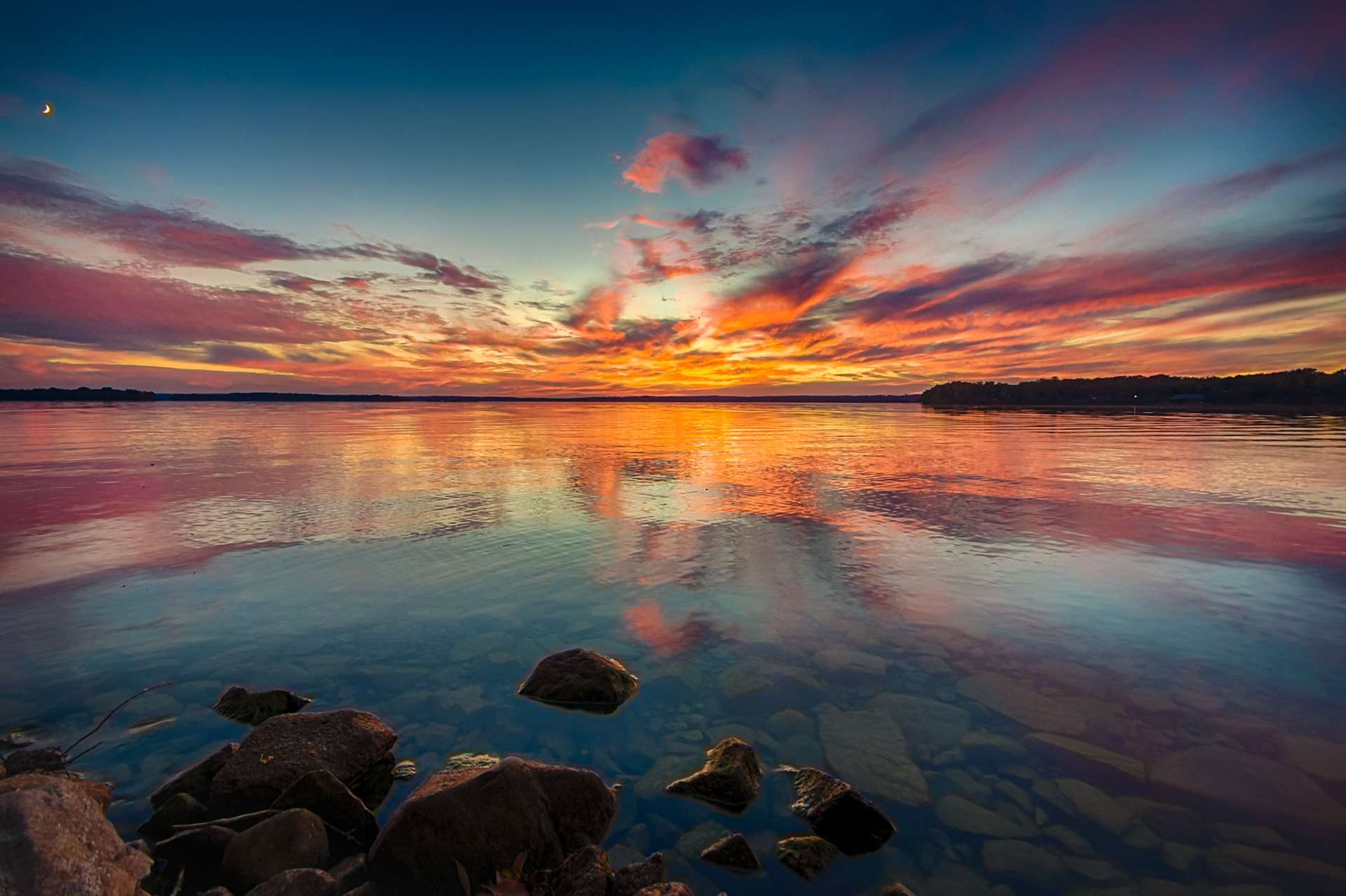 Anticipating this evenings sunset left me on edge much of the afternoon and evening. I had a few things to do before I could get out and capture the evening colours. Luckily everything fell into place and those who saw it this were truly blessed.