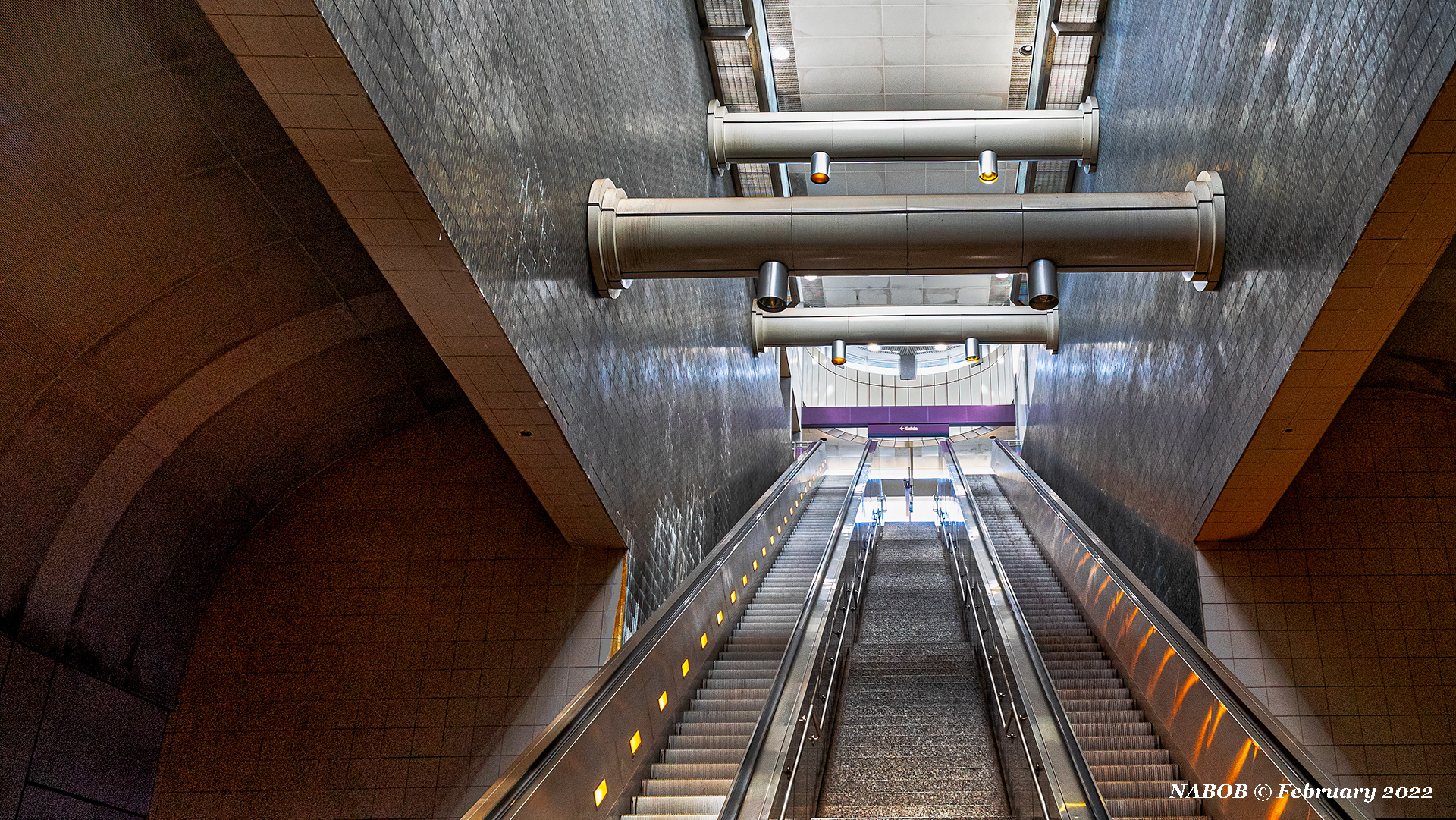 Universidad Station escalator bank, Tren Urbano