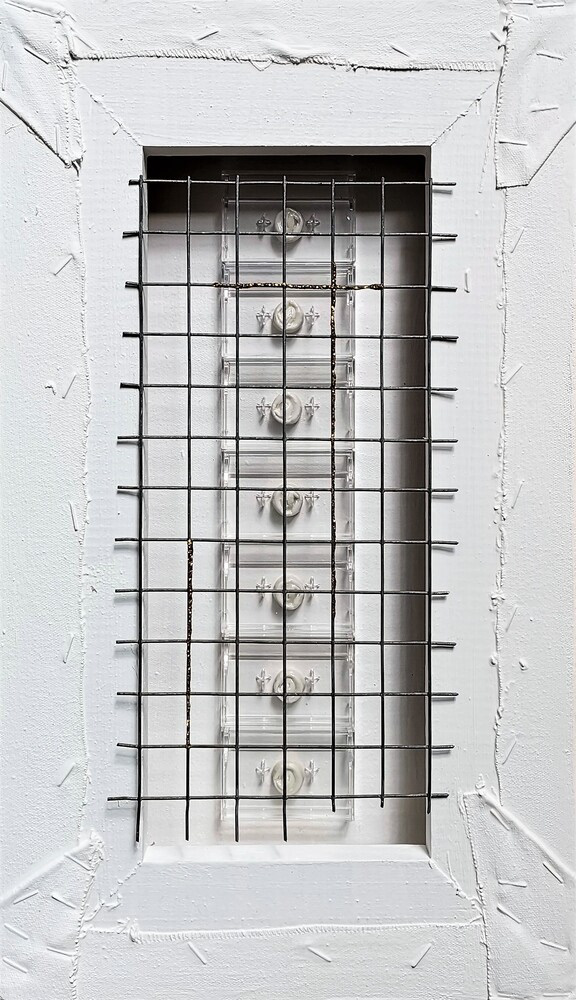 Nalân Danâbaş, Kayıt, 40x23x5 cm., porselen, kaset kabı, metal, tuval - 2023