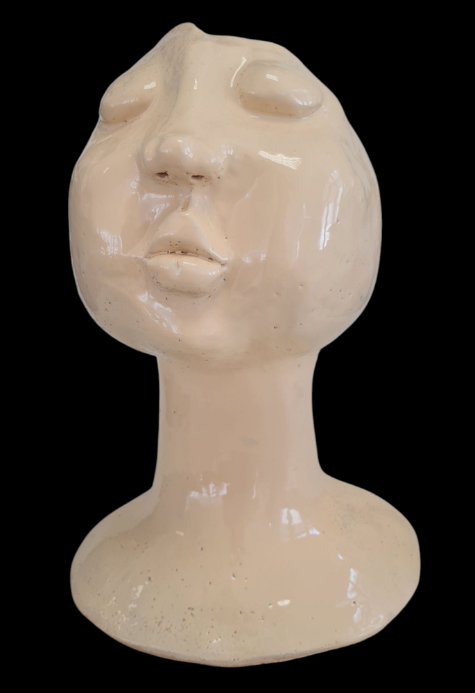 Burçak Selin Uzun, “Sancı”, 35x24x21 cm, Şamotlu Çamur, Elle Şekillendirme, Krem Rengi Sır 35x24x21 cm, 1050°c, 2024