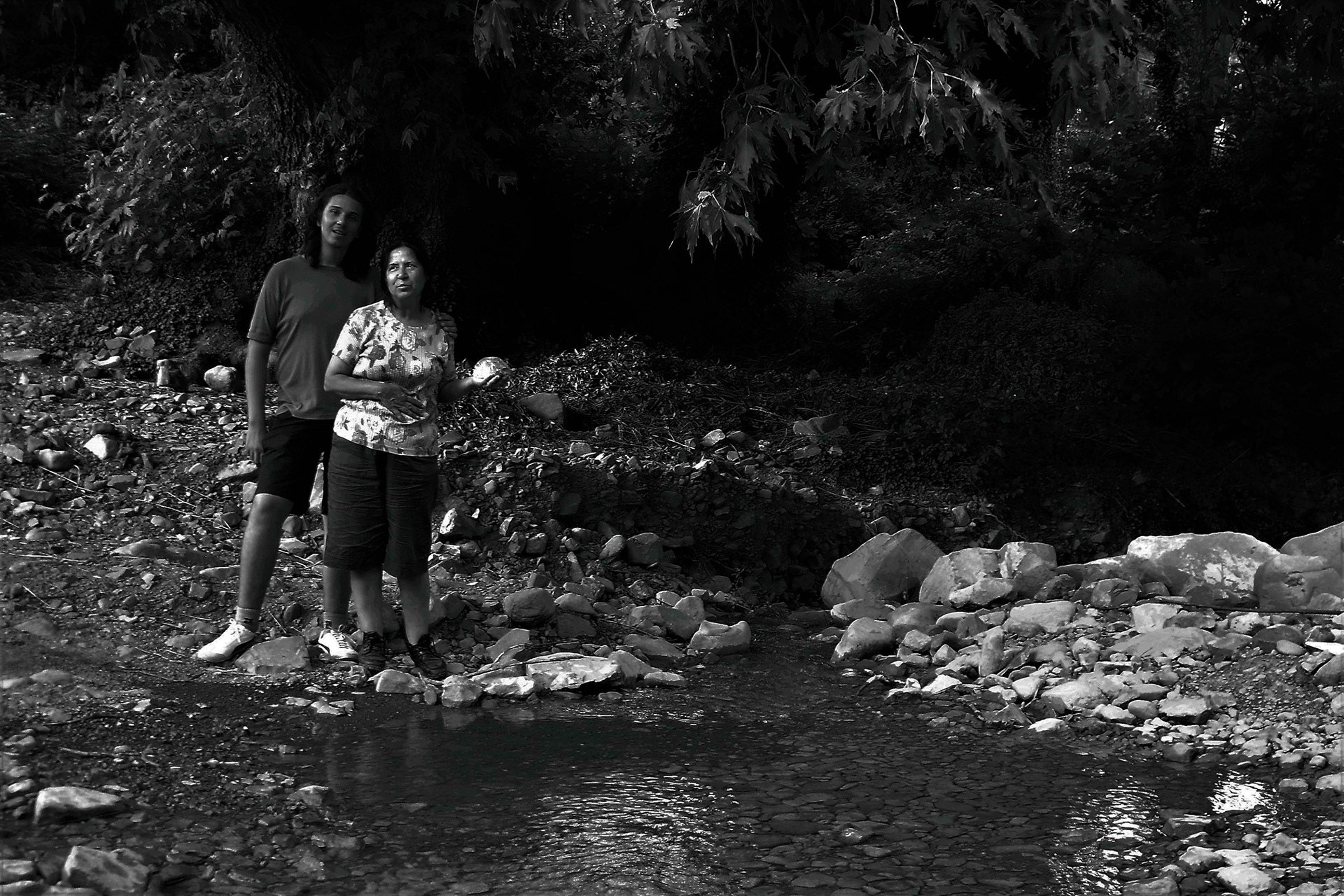 Teyze ve Yeğeni, Siyah-beyaz fotoğraf; UÇMAKDERE-TEKİRDAĞ-2010.