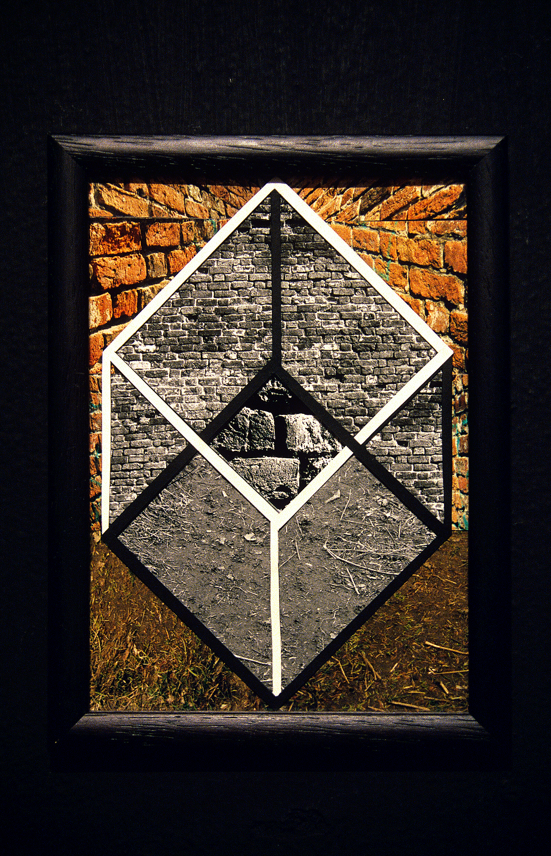 Q-BIS-M, 2003-2004, fot. autor Fotografia - instalacja (technika srebrowa), lustro, szkło, karton,(powiększenia) 10x15 cm,