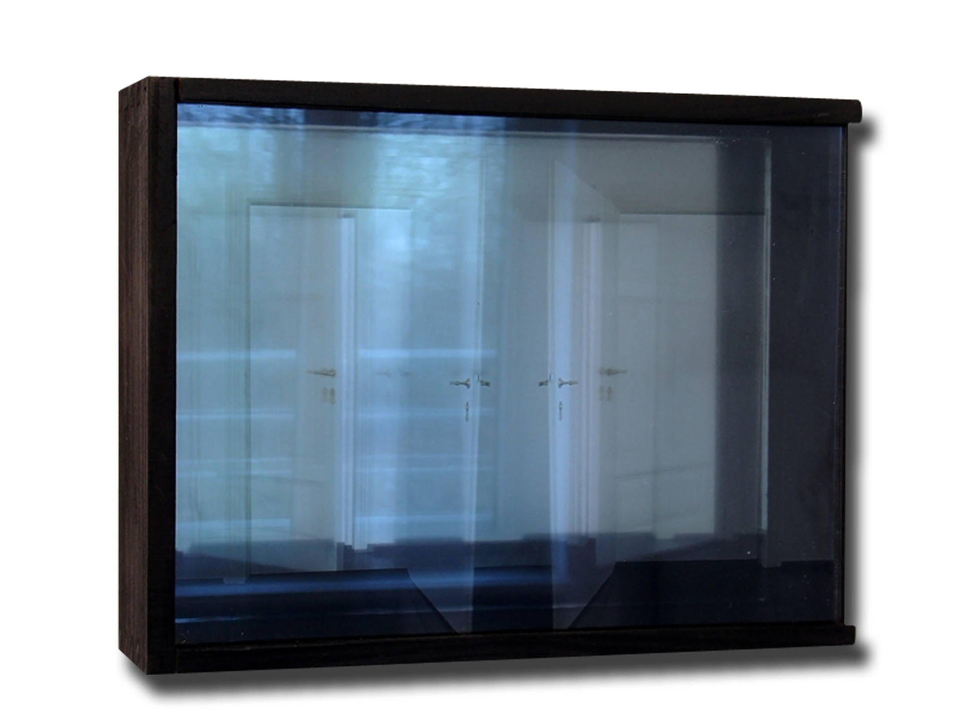 Głębia przezroczystości, 2006, fot. autor Fotografia - instalacja (wydruk cyfrowy transparentny), box, lustro, szkło, 30x40 cm