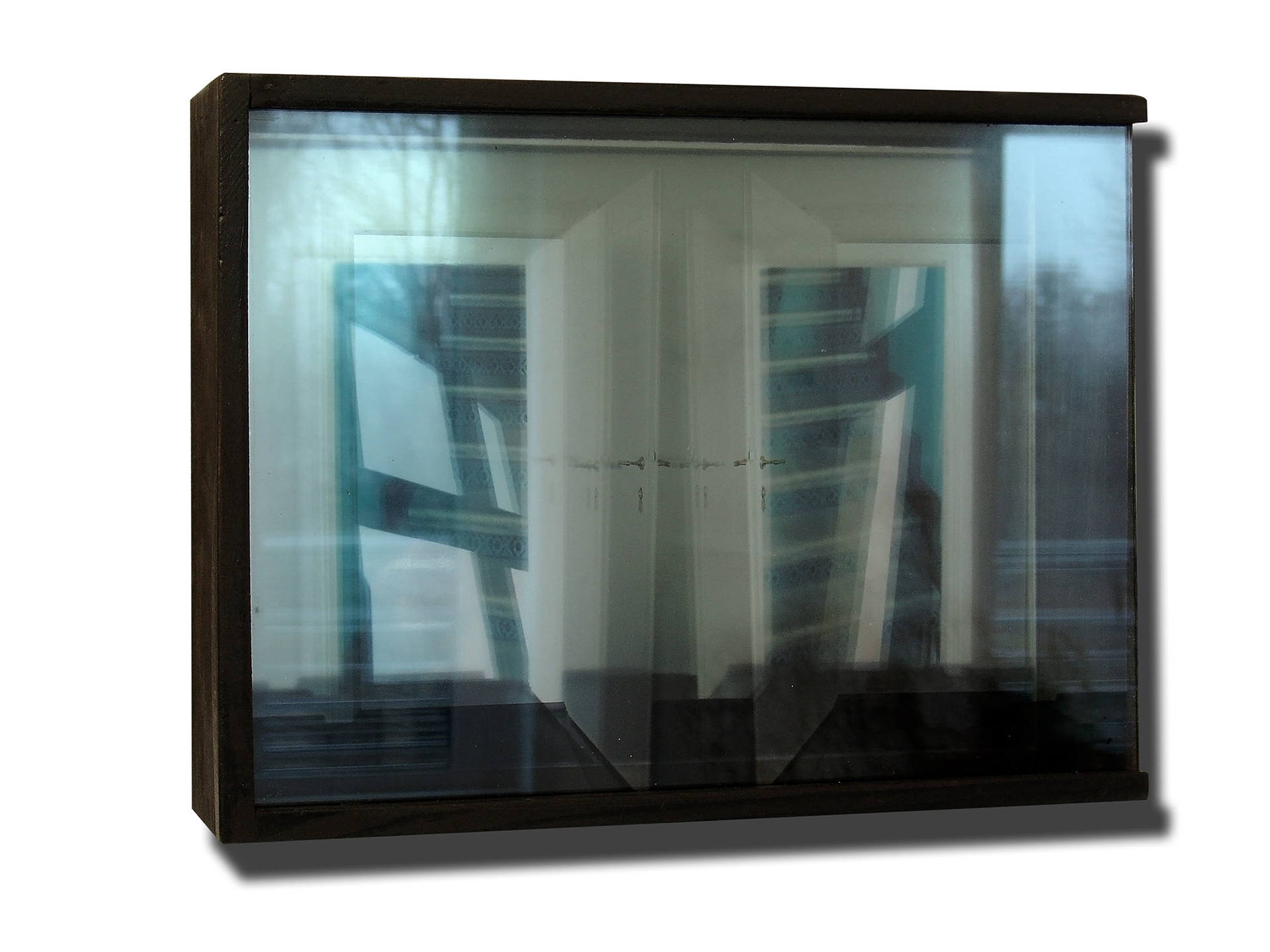 Głębia przezroczystości, 2006, fot. autor Fotografia - instalacja (wydruk cyfrowy transparentny), box, lustro, szkło, 30x40 cm