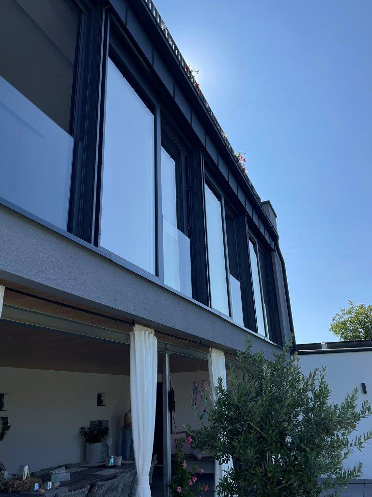 Glasfassade mit Schiebeelementen