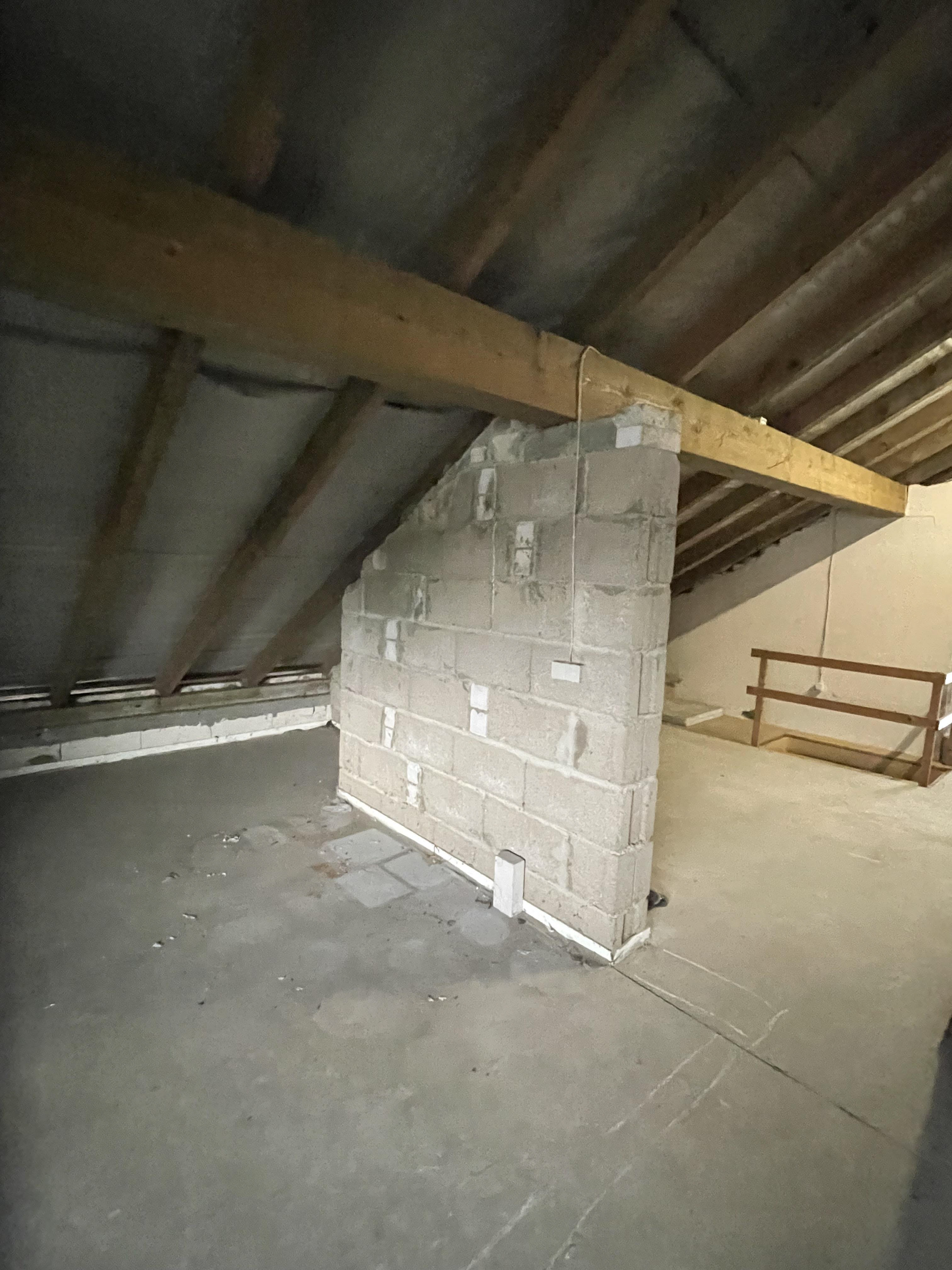 Kinderzimmer und Wohn-/Essbereich