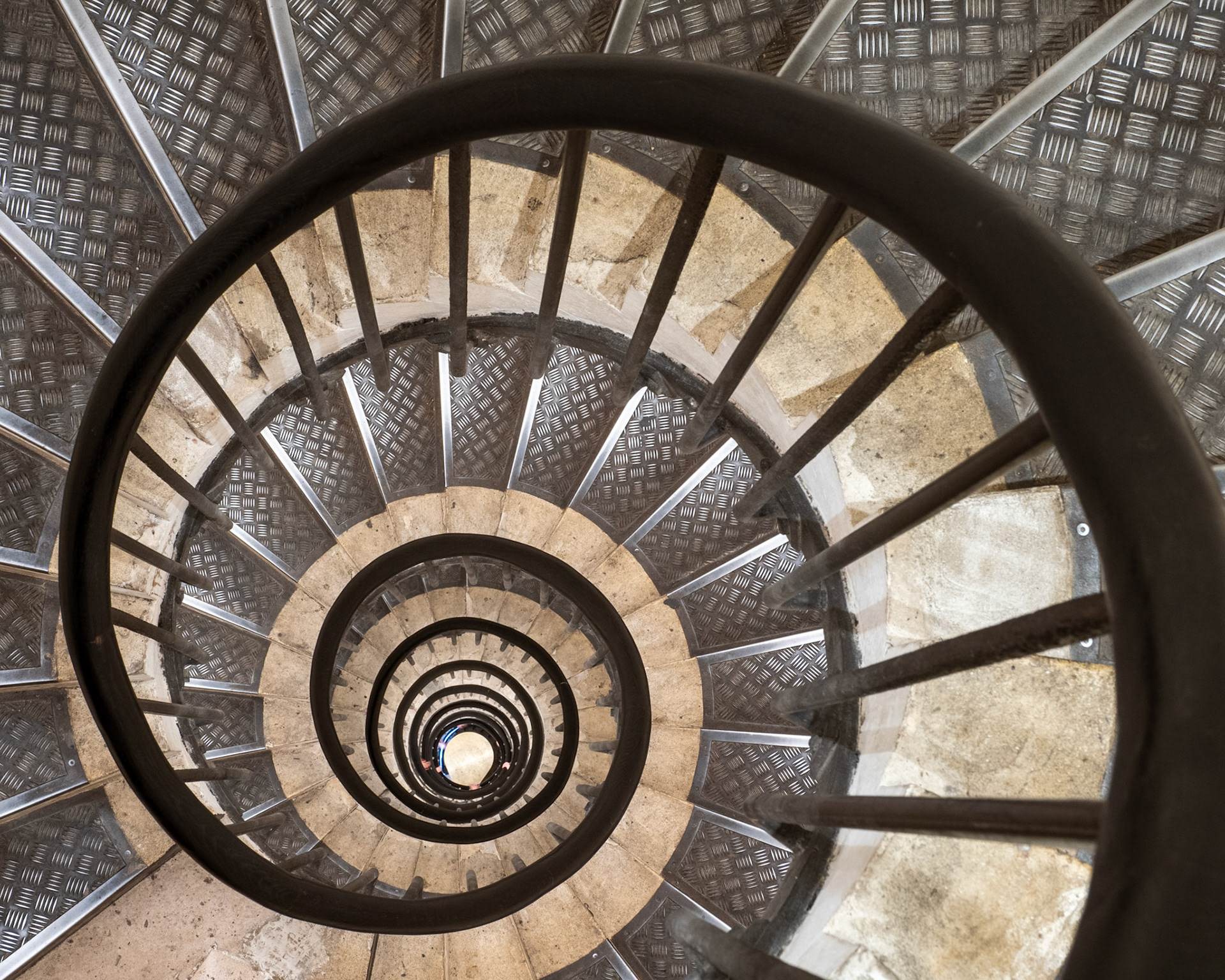 The snail-like curving metal stairs form a curly-cue pattern
