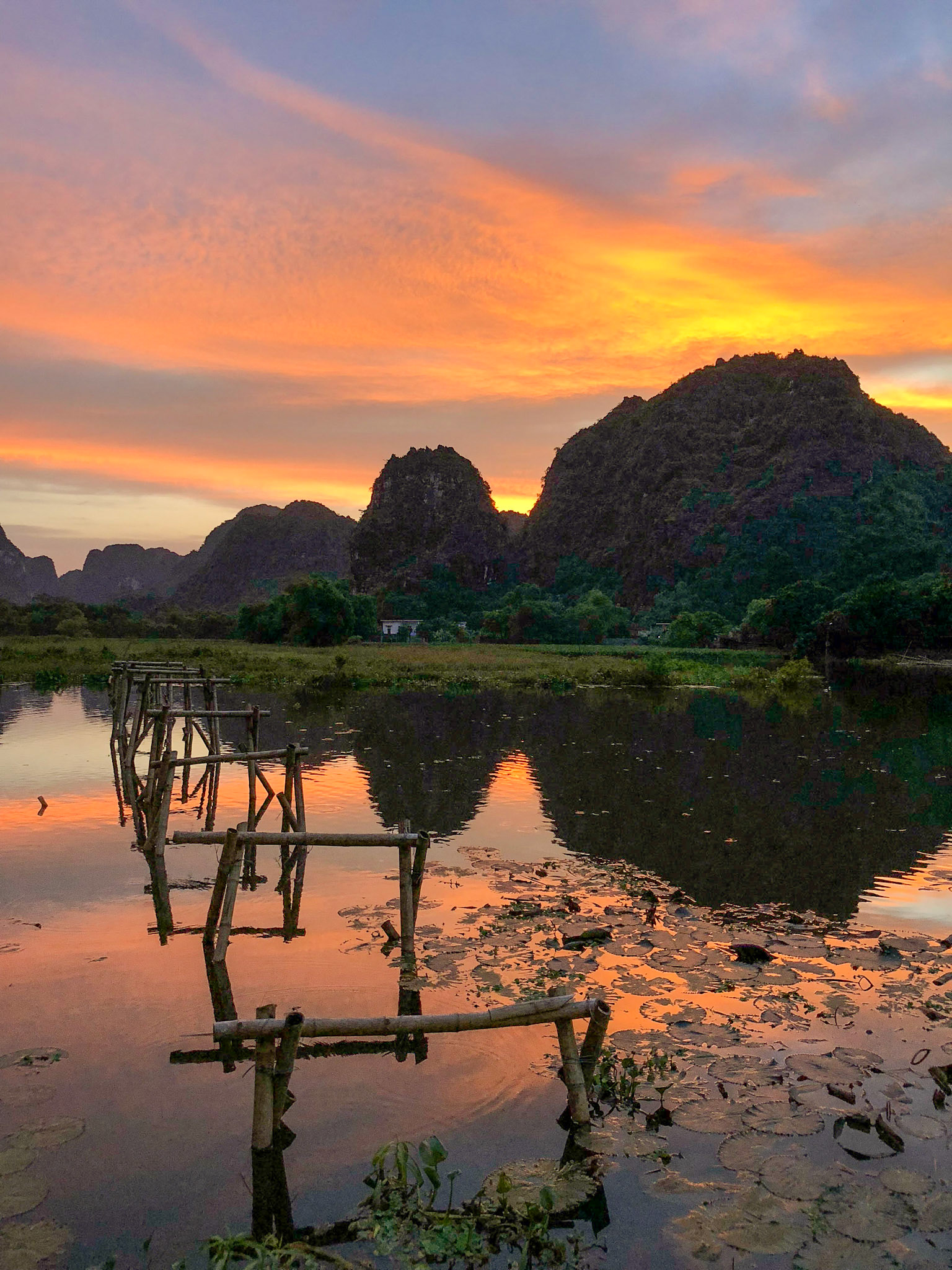 Afterglow, Tràng An, Việt Nam