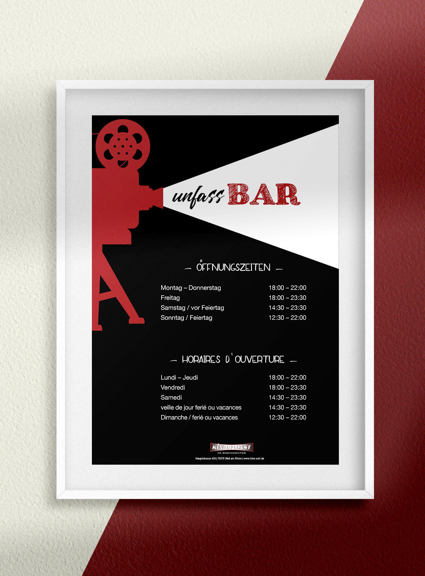 Öffnungszeiten der unfassBar Kinopalast, hängend an der Wand, auf einem Plakat in Rot, Weiß und Schwarz (Französisch und Deutsch).