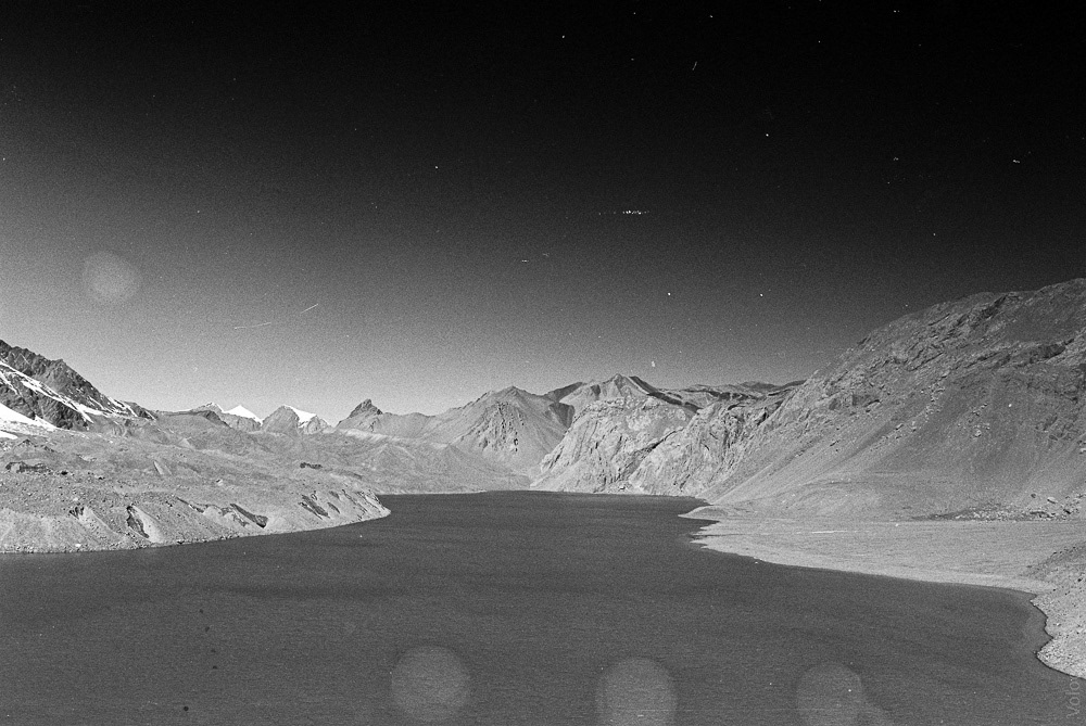 Beauty at the top of the world: Tilicho lake, situated at an elevation of 5000 meters above sea level, reflects the stunning mountain scenery that surrounds it.