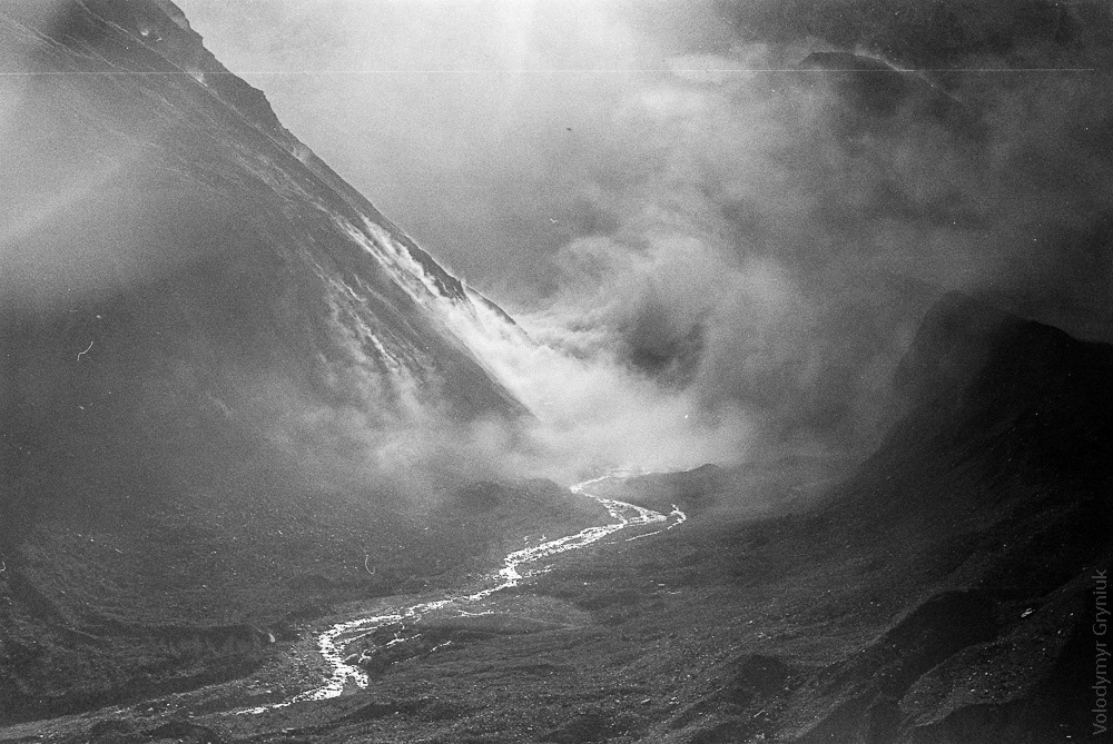 Strong winds blowing through the Himalayan peaks create dust clouds, showcasing the mighty natural forces that shape the landscape.