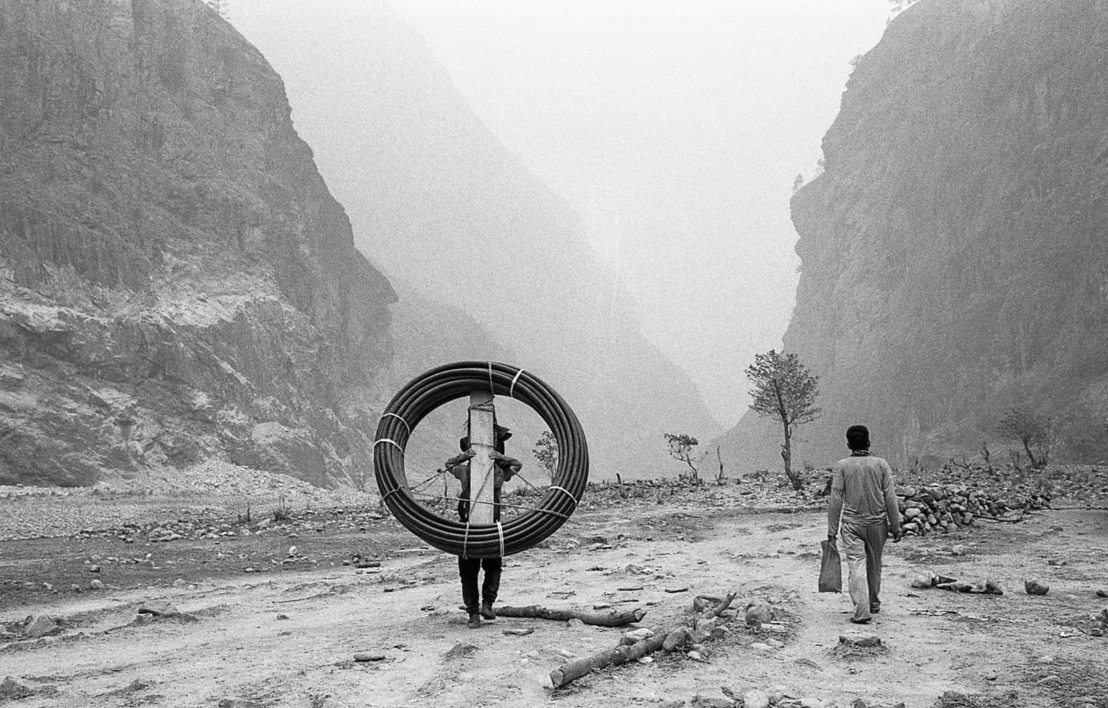 As the region develops, more young people work in transportation and construction, driven by the desire for economic progress and a better future.