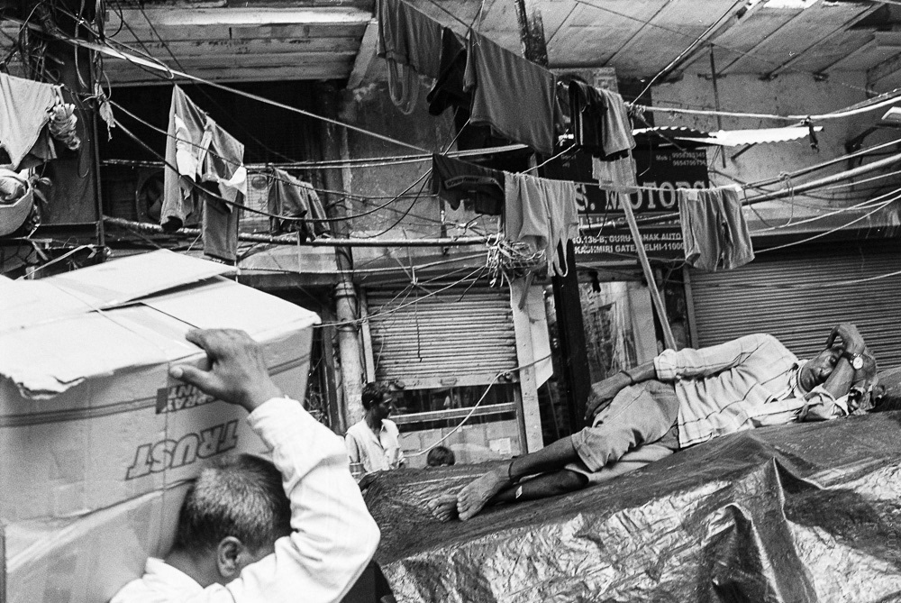 In the bustling trading streets of Delhi, the noise never stops. However, many Indians have the ability to sleep even amidst such cacophony.