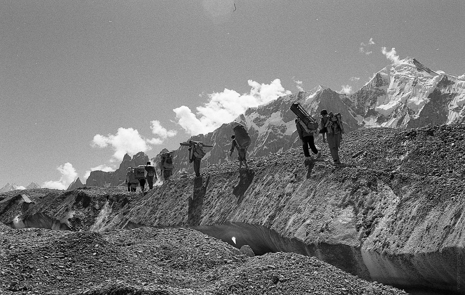 The trek is divided into several stages, typically from one campsite to the next, with the porters being paid per stage. Each stage has a predetermined fixed rate, which varies depending on the distance and altitude of the route.