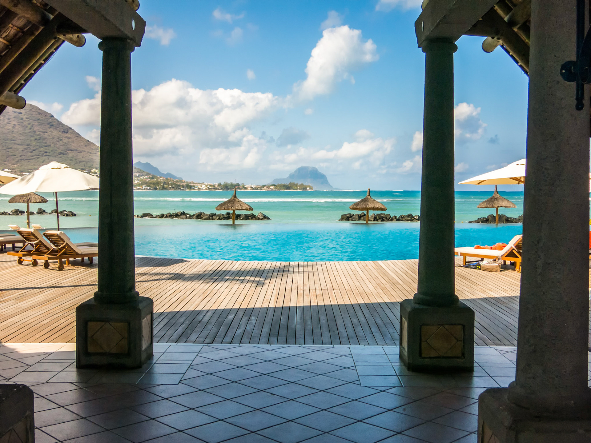 Sands Resort &amp; Spa Lobby