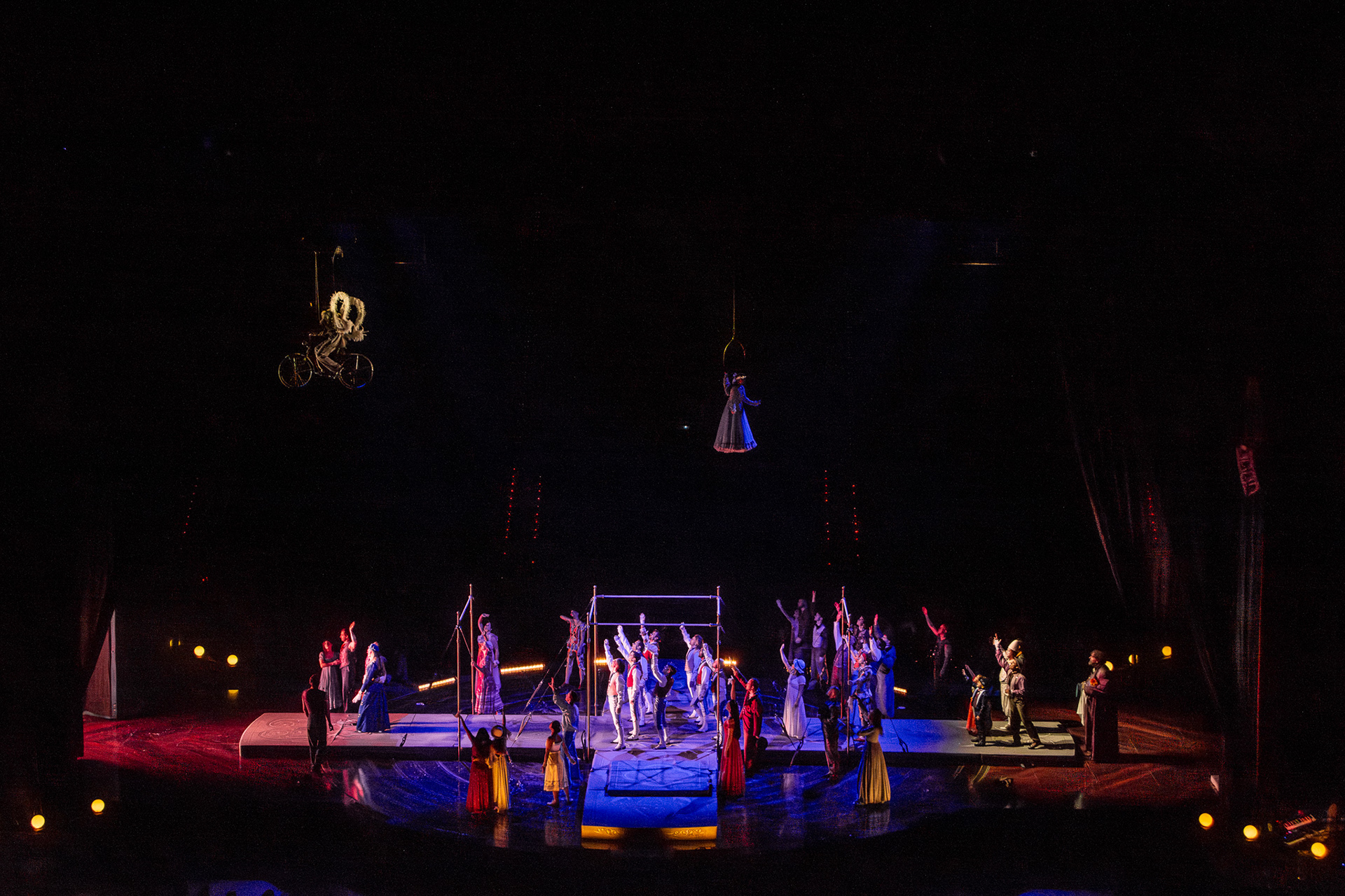 Cirque Du Soleil - Corteo