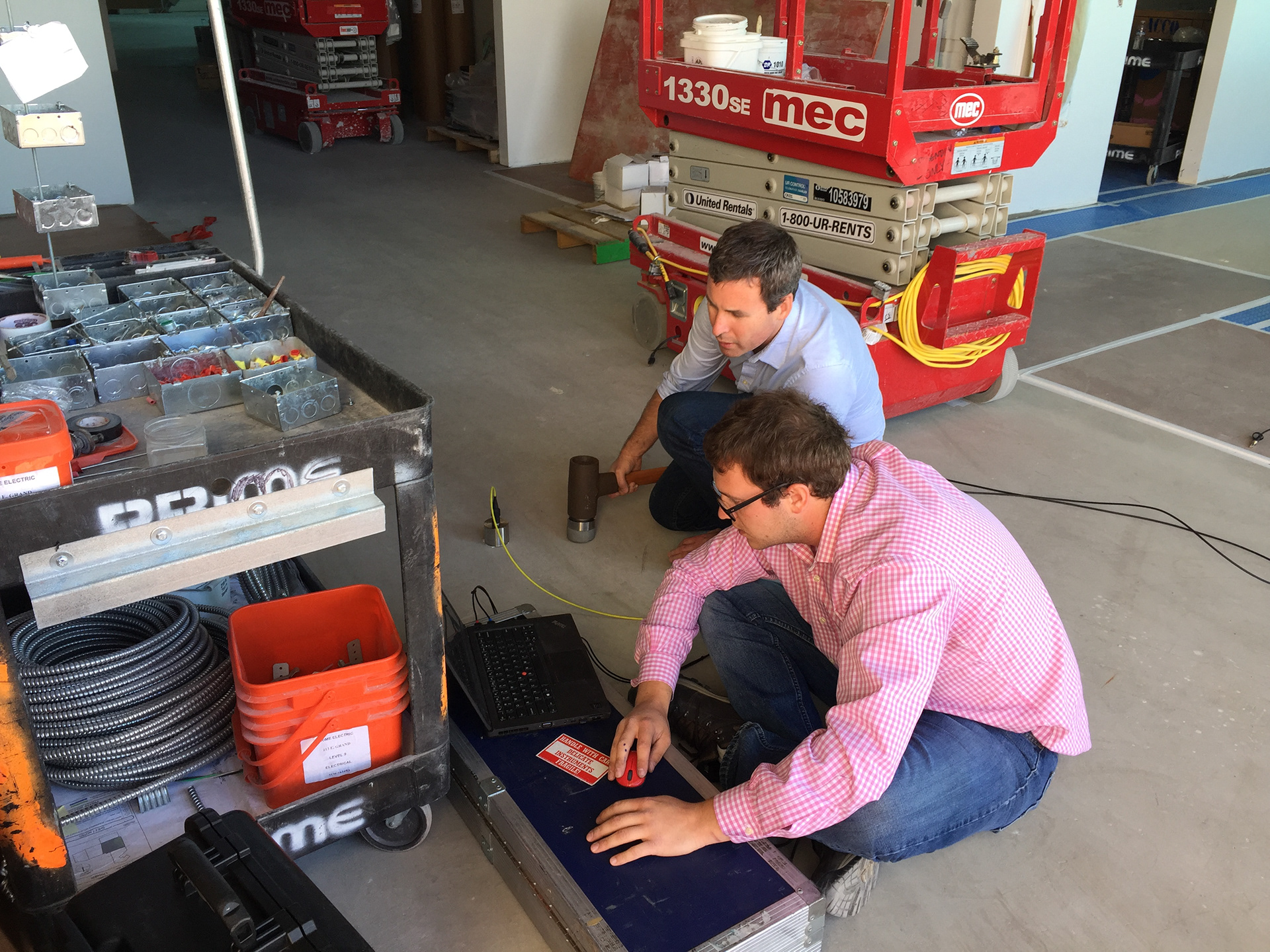 recording response from vibration hammer